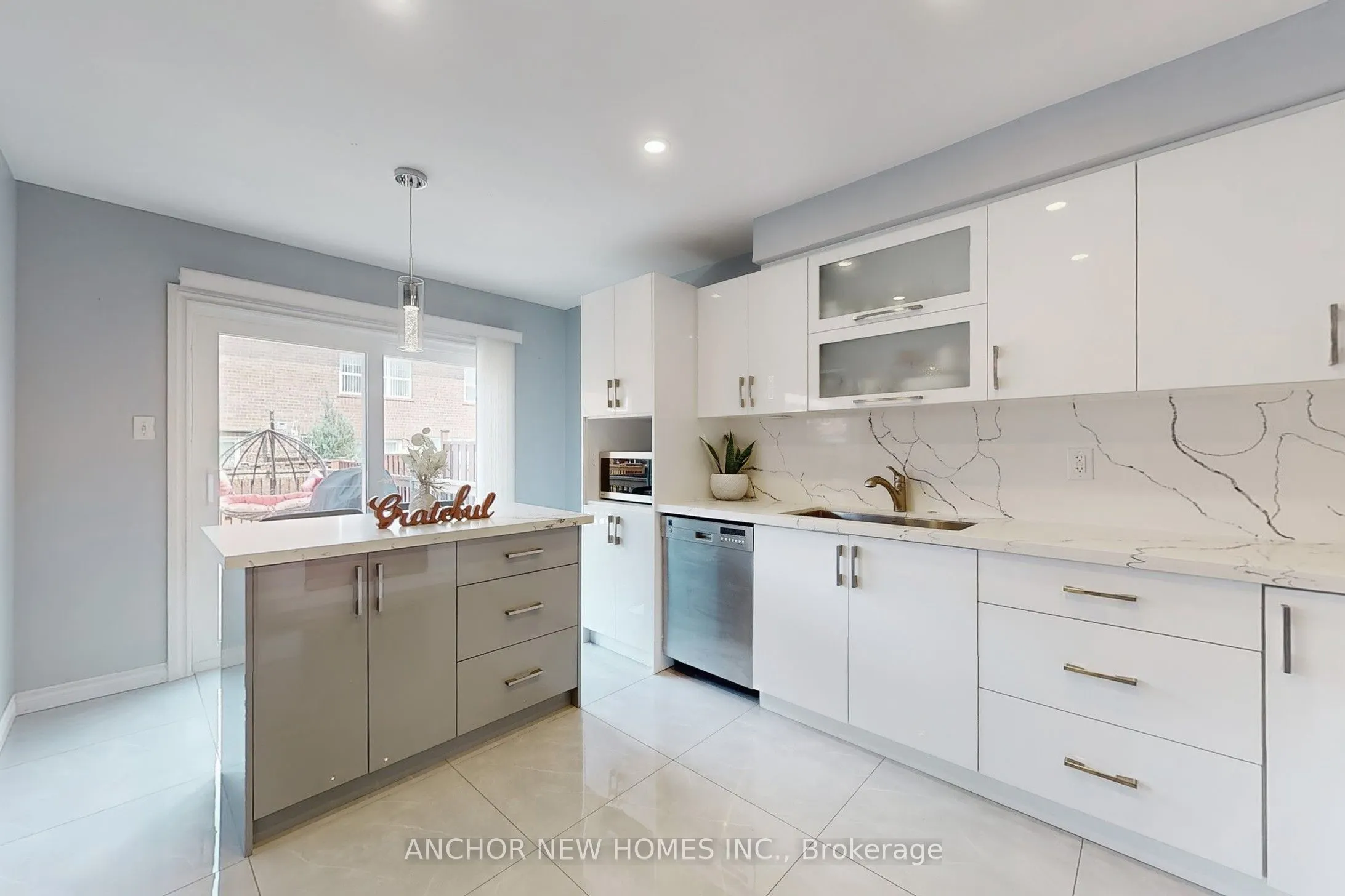 60 Coyote Crescent