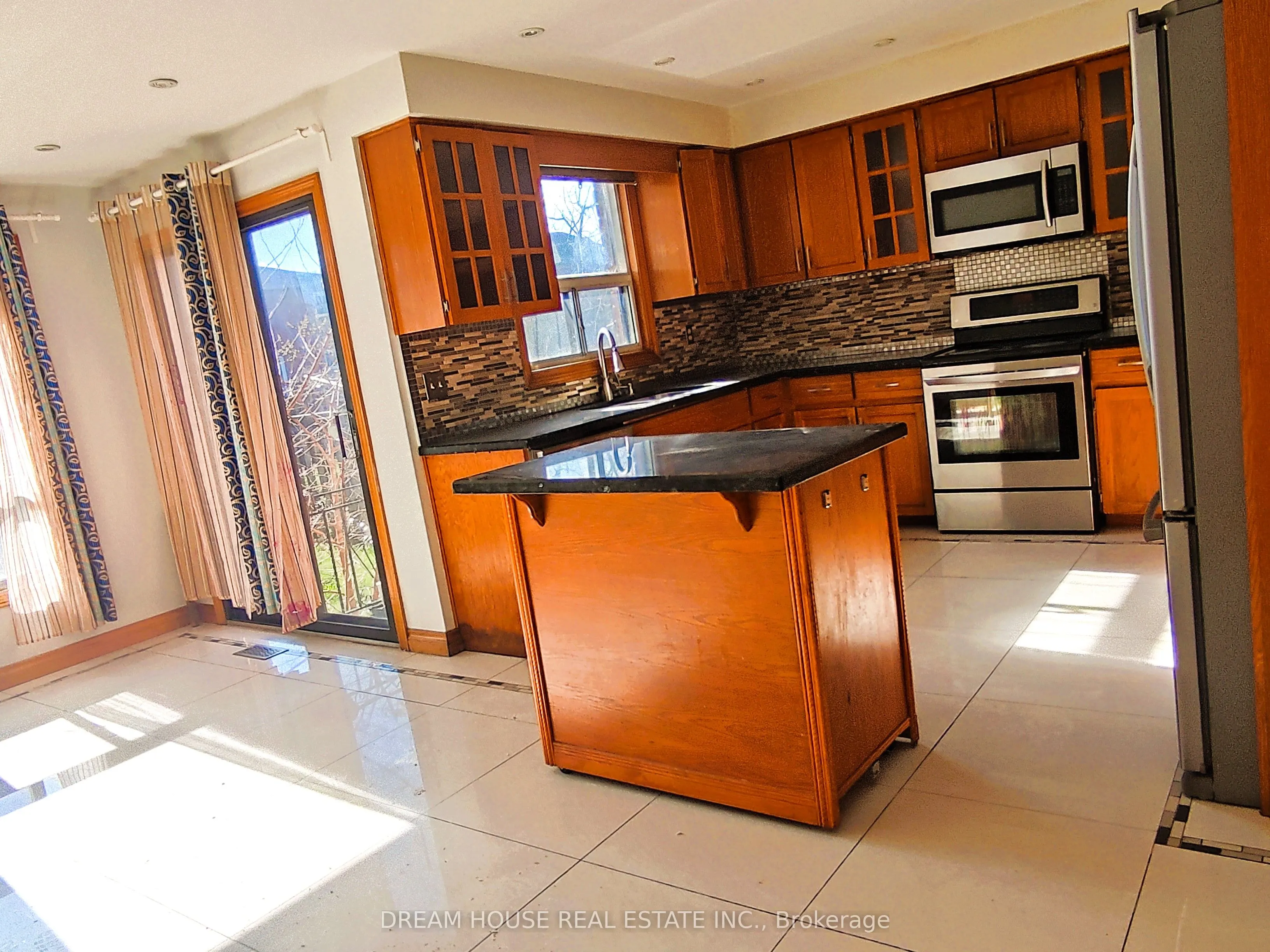 176 Conlins Road, #Main