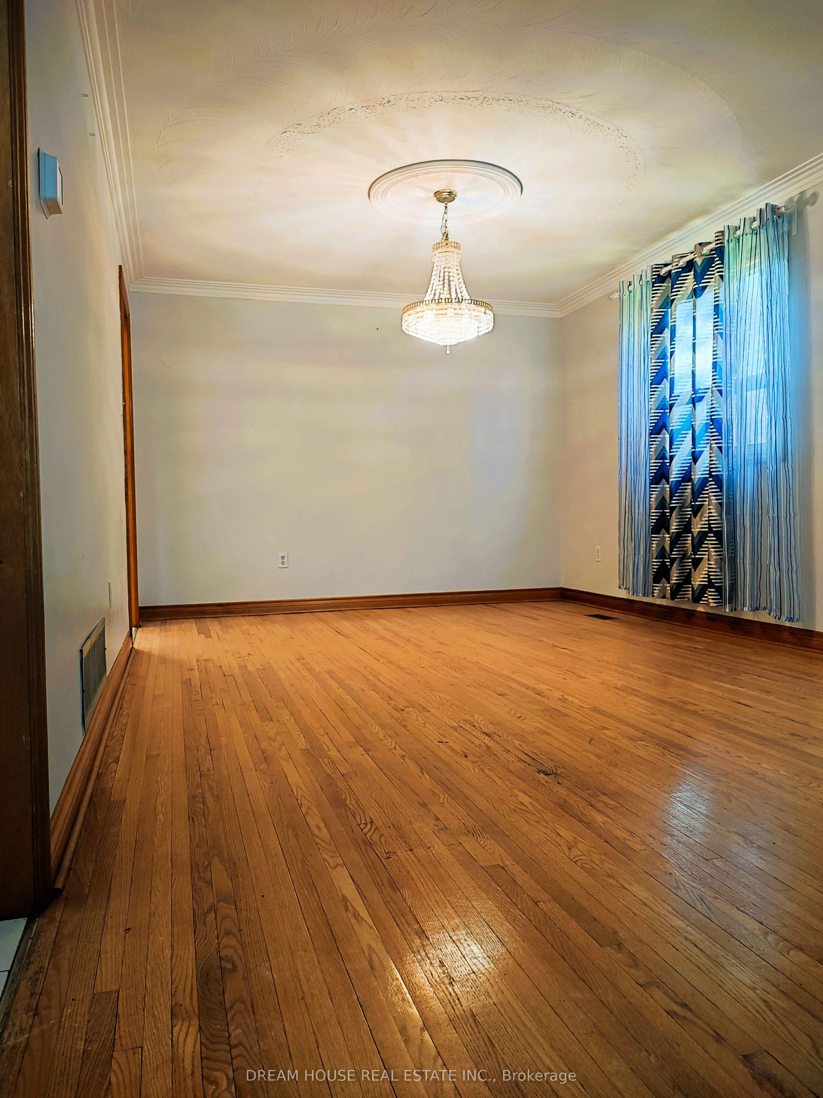 176 Conlins Road, #Main