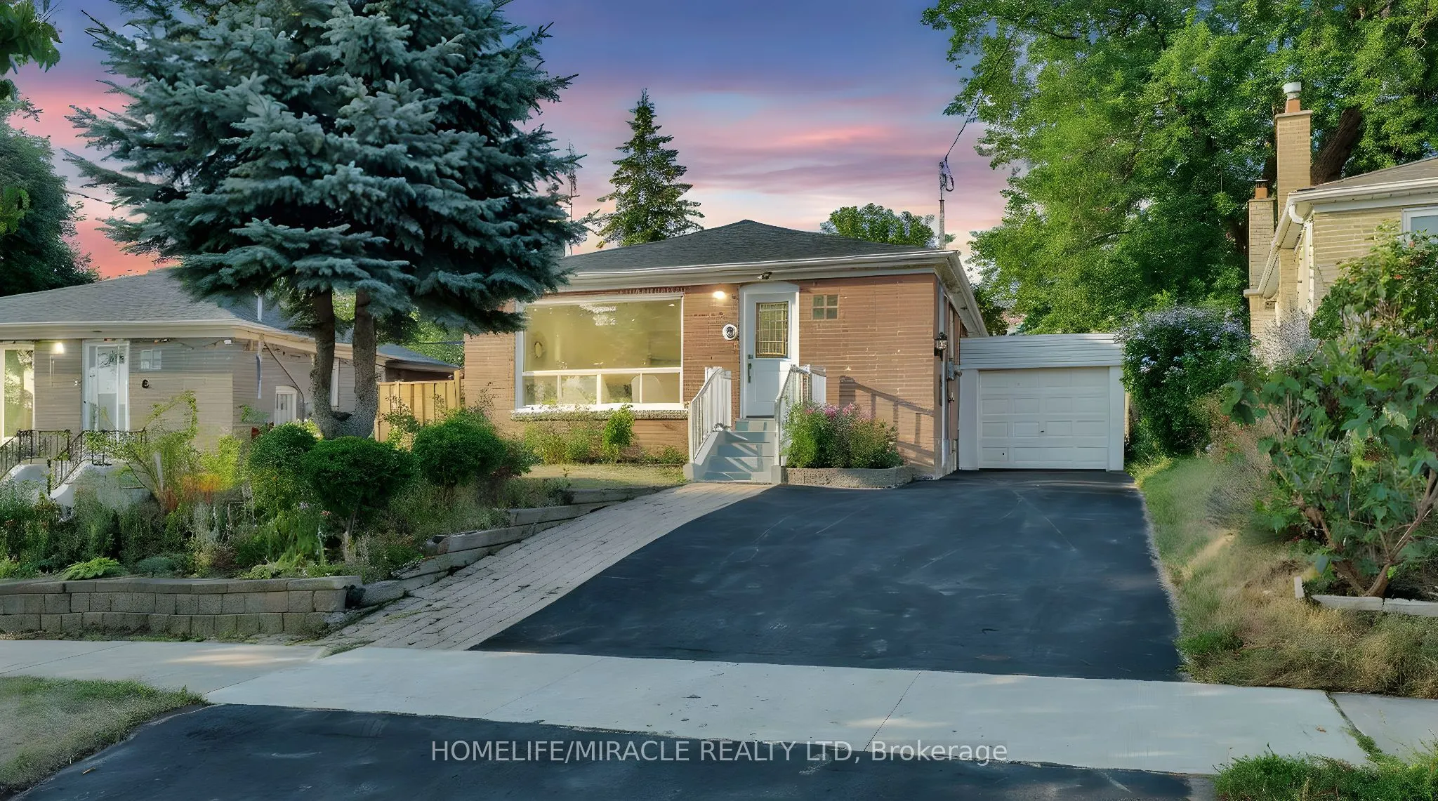 8 Hollyhedge Drive