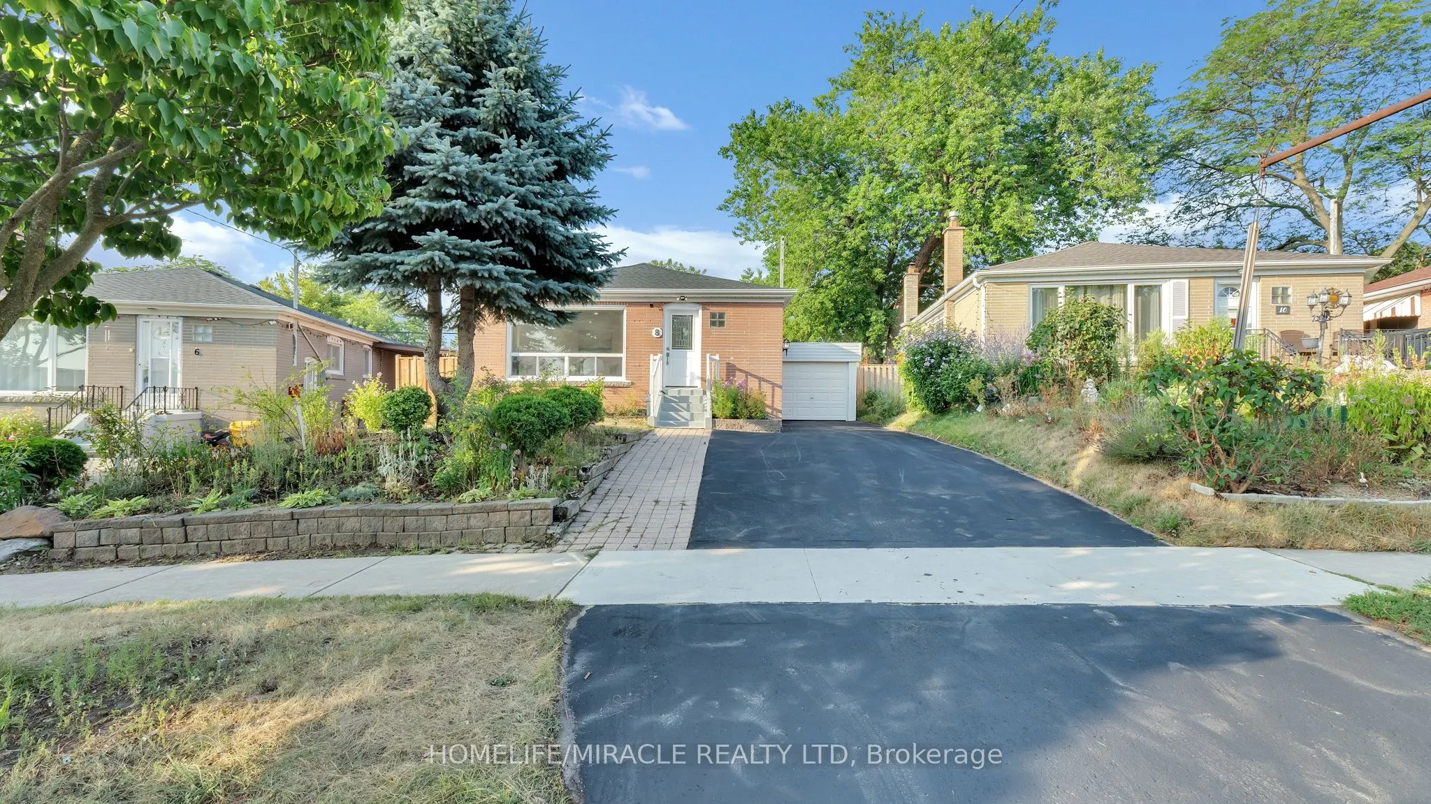 8 Hollyhedge Drive