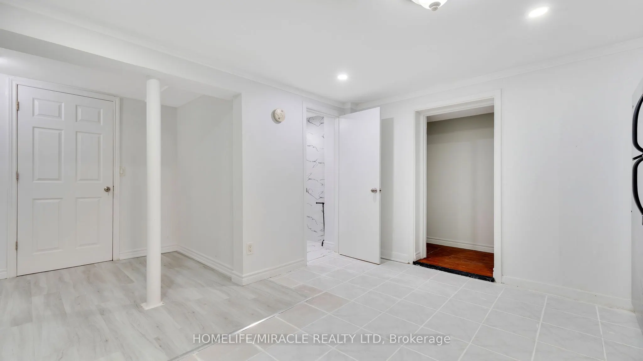 8 Hollyhedge Drive