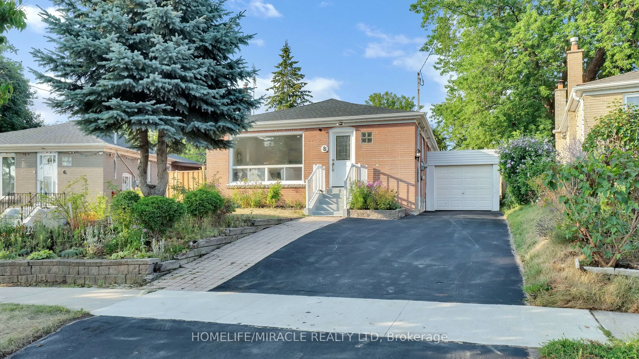 8 Hollyhedge Drive