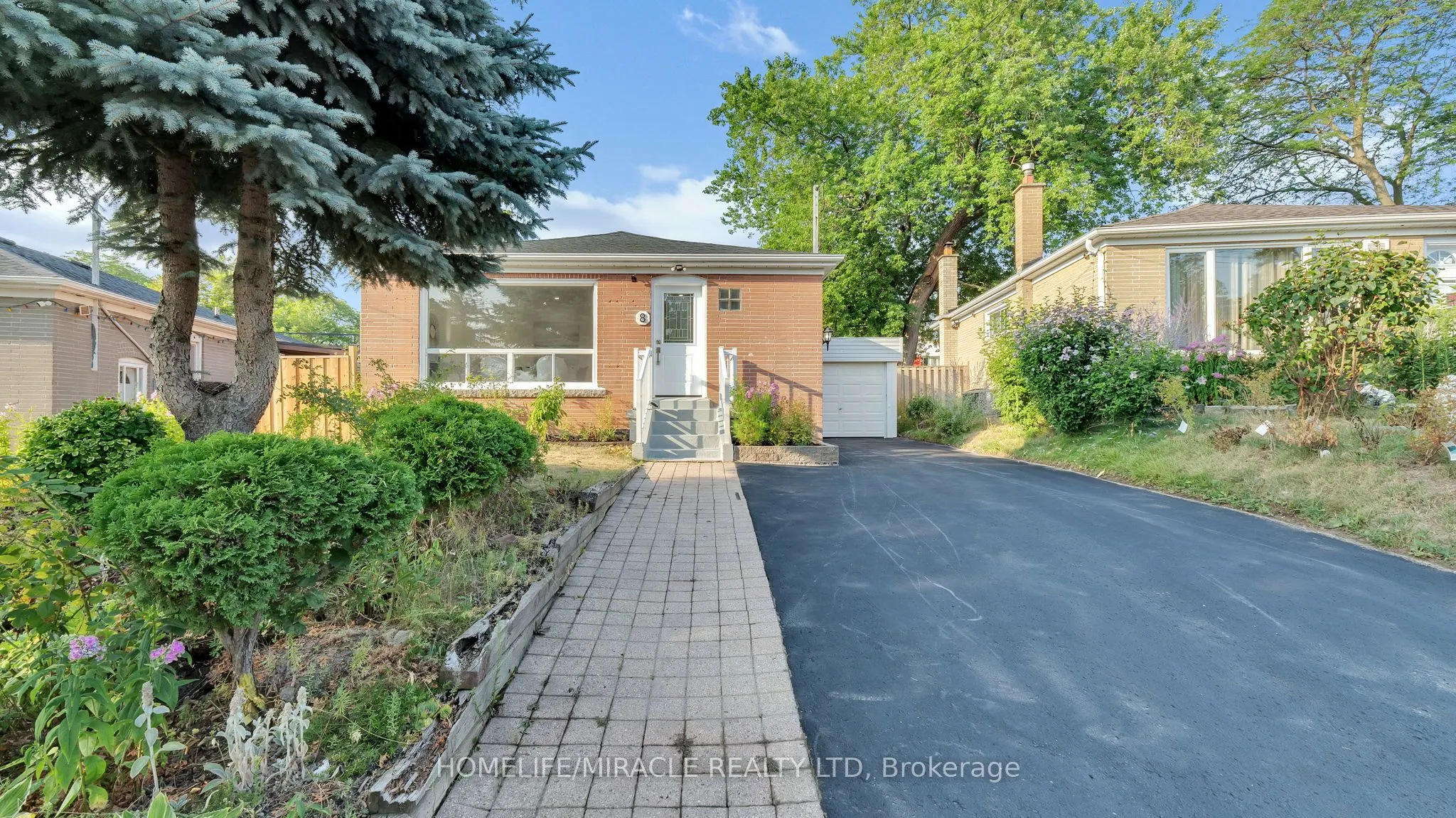 8 Hollyhedge Drive
