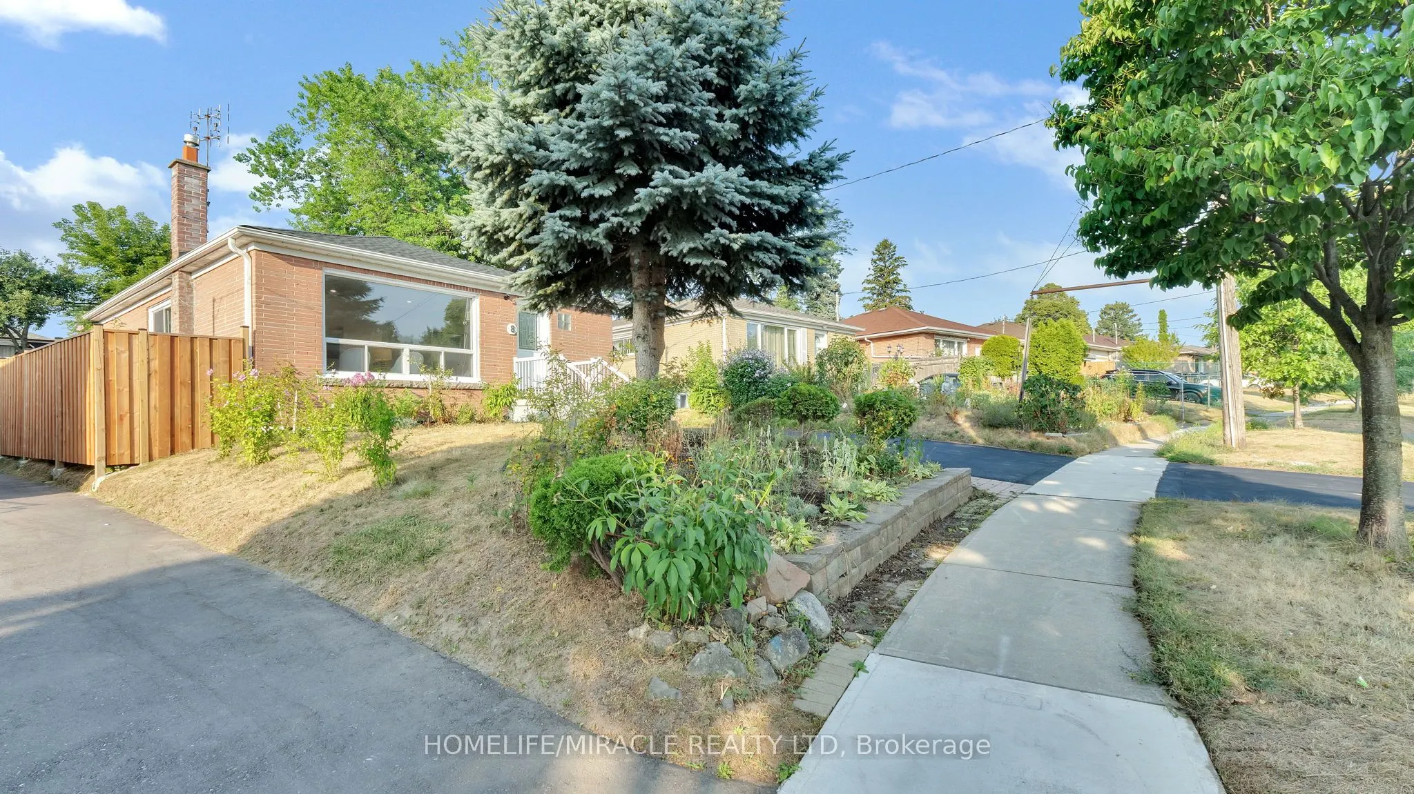 8 Hollyhedge Drive