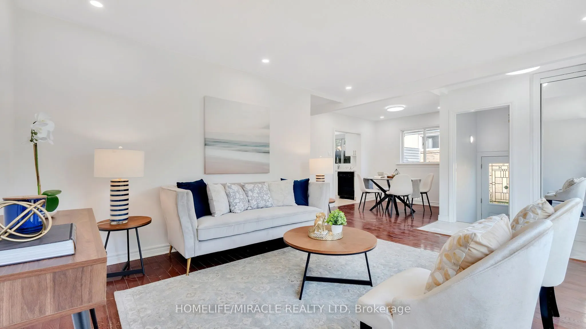 8 Hollyhedge Drive