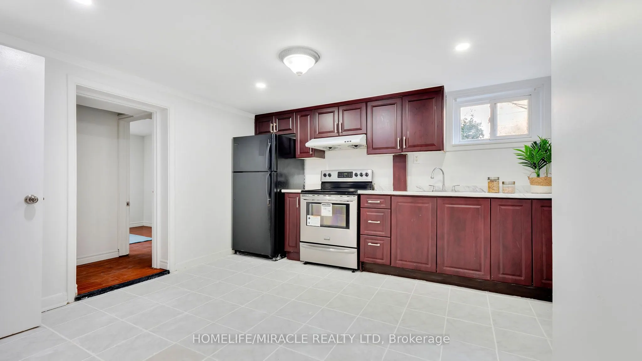8 Hollyhedge Drive