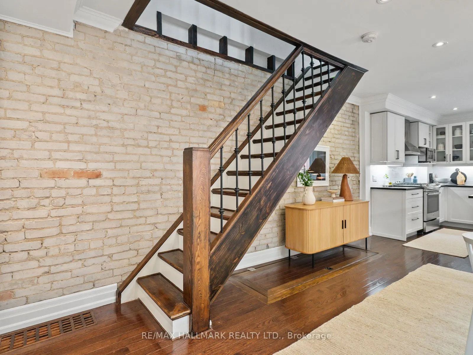 374 Milverton Boulevard