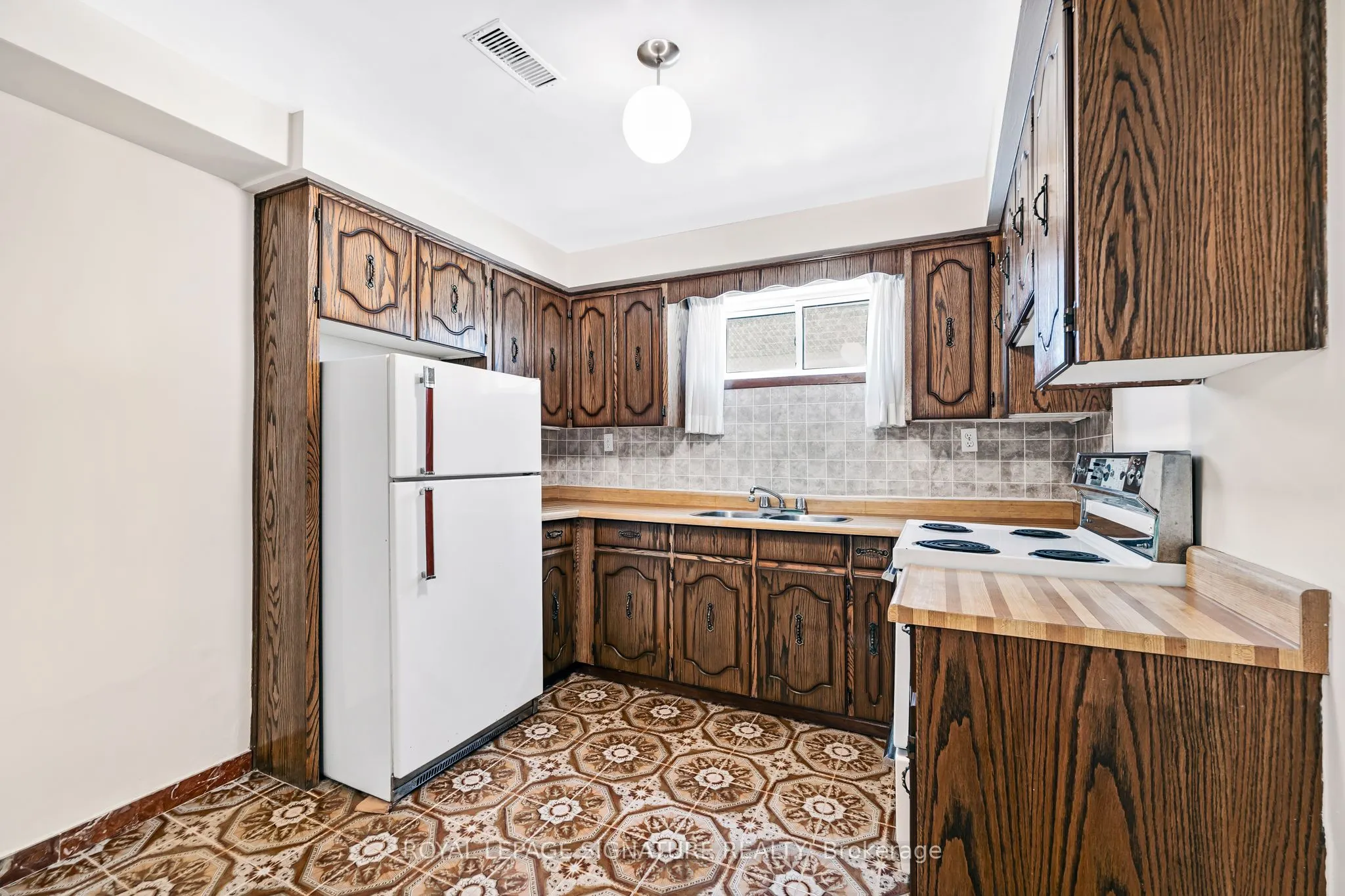 28 Greendowns Drive