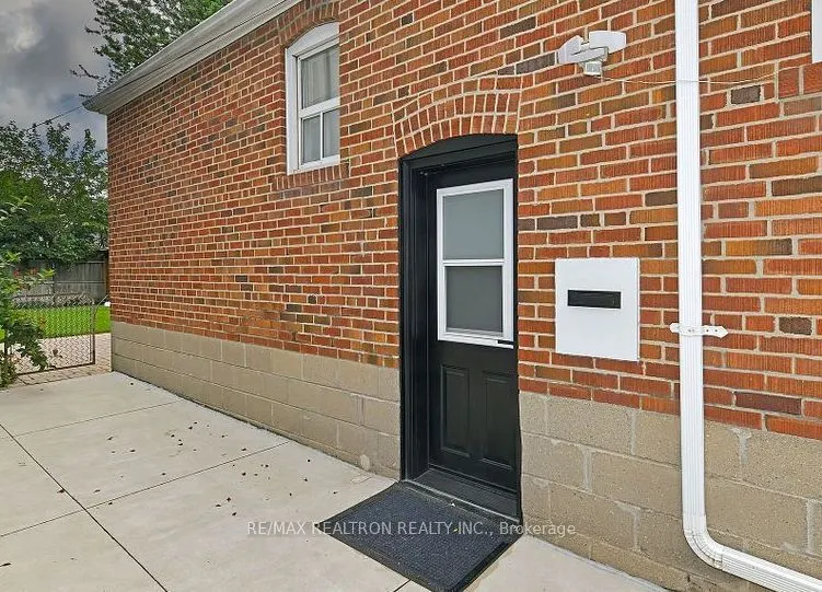 2730 St. Clair Avenue E