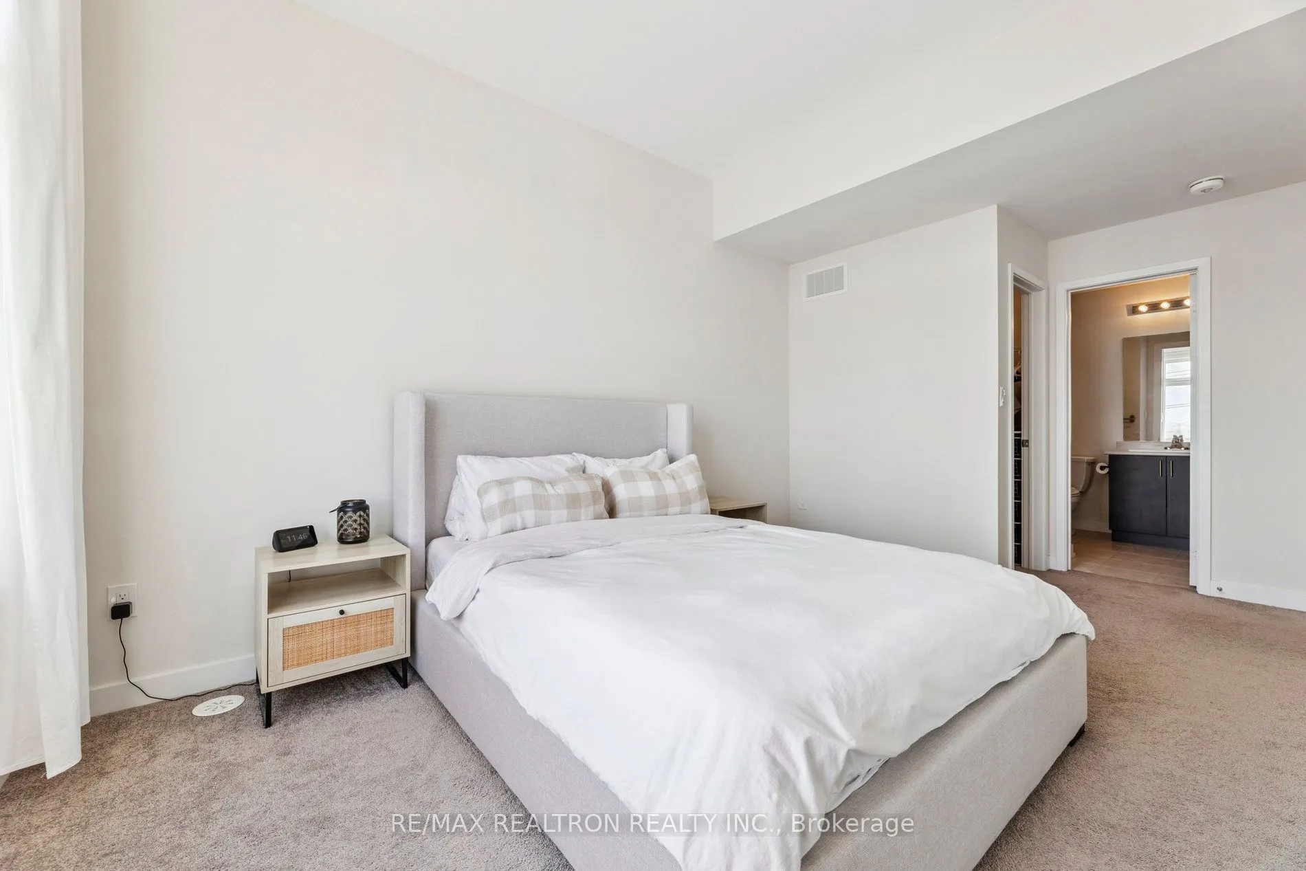 2550 Castlegate Crossing, #418