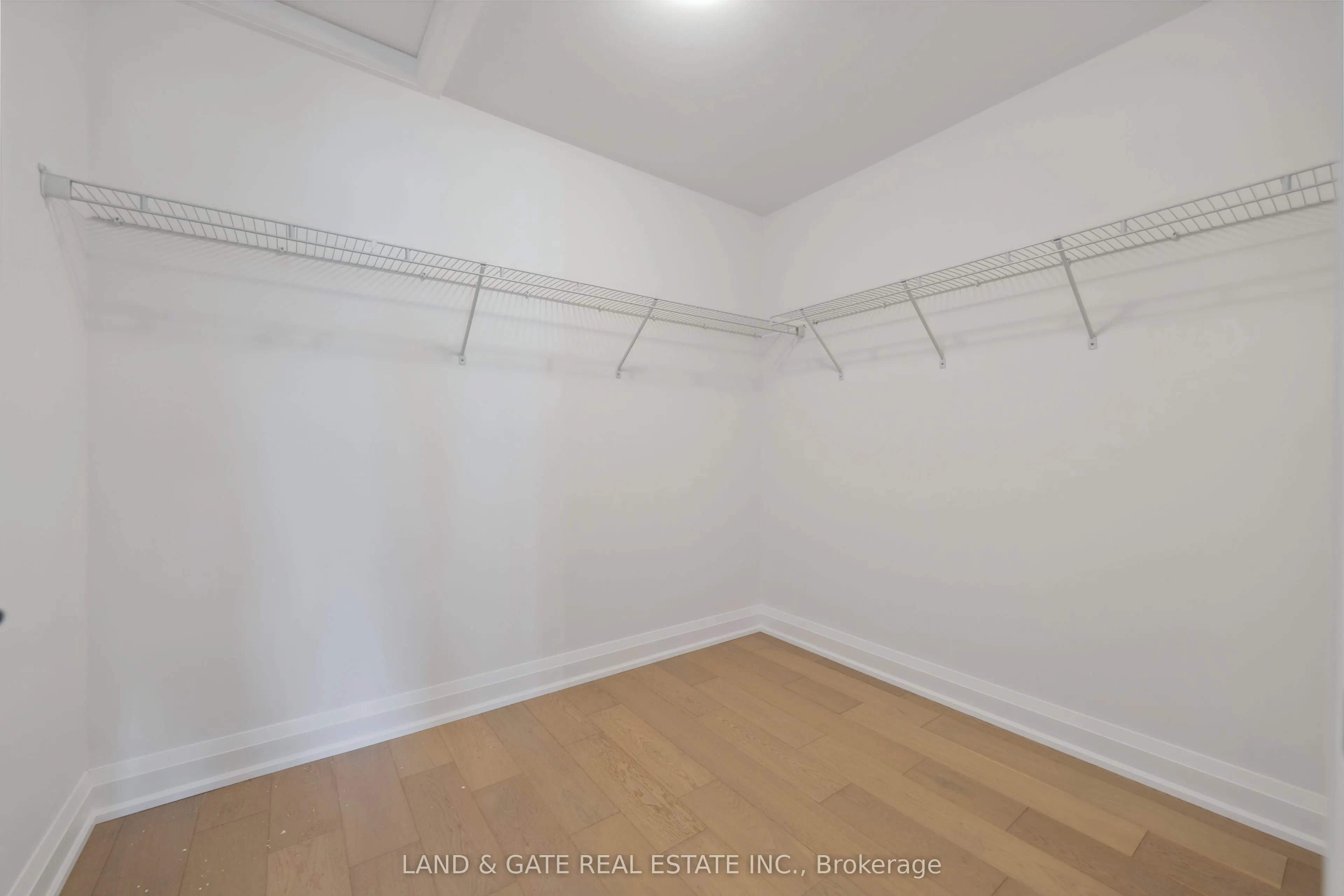 985 Queensdale Avenue