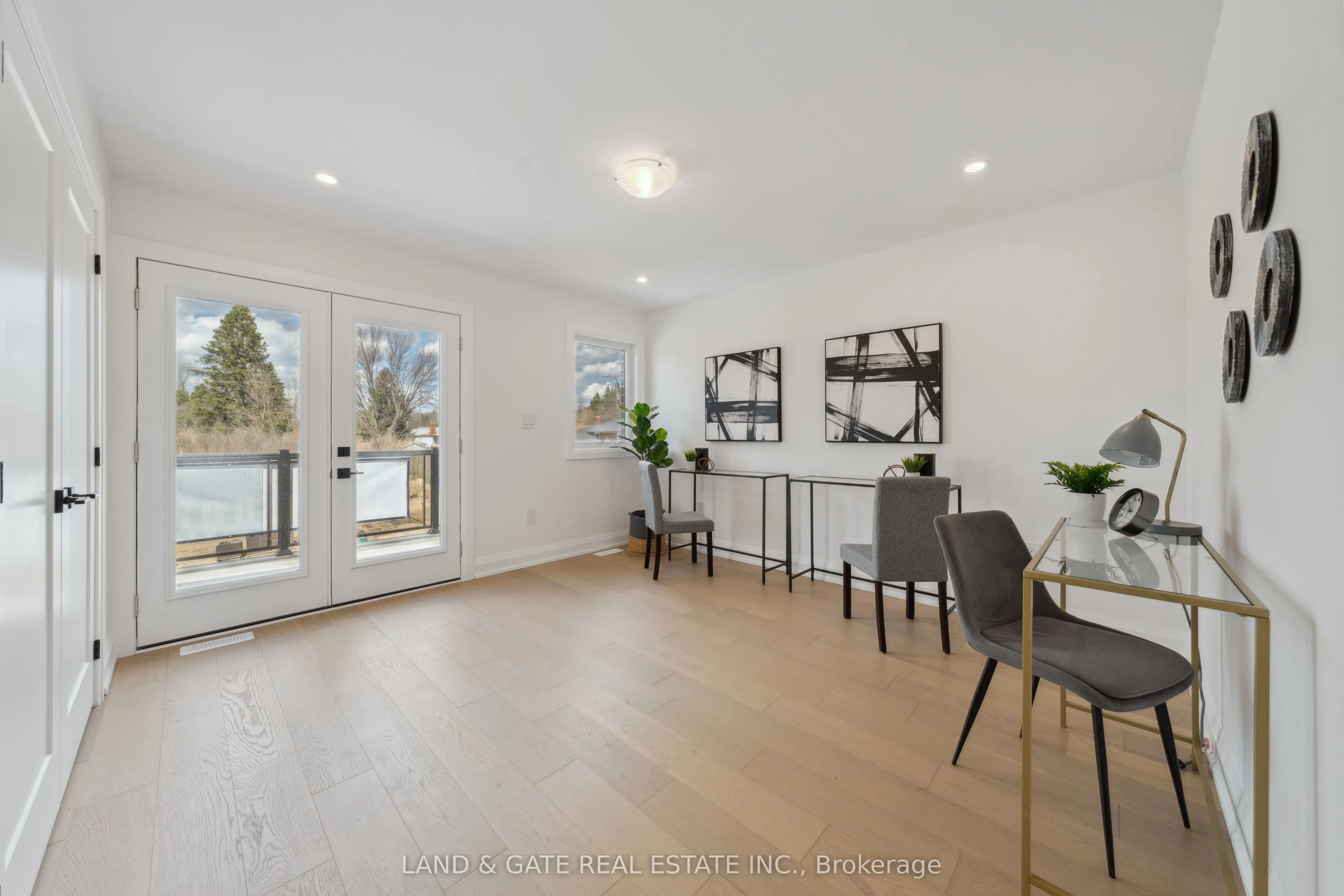 985 Queensdale Avenue