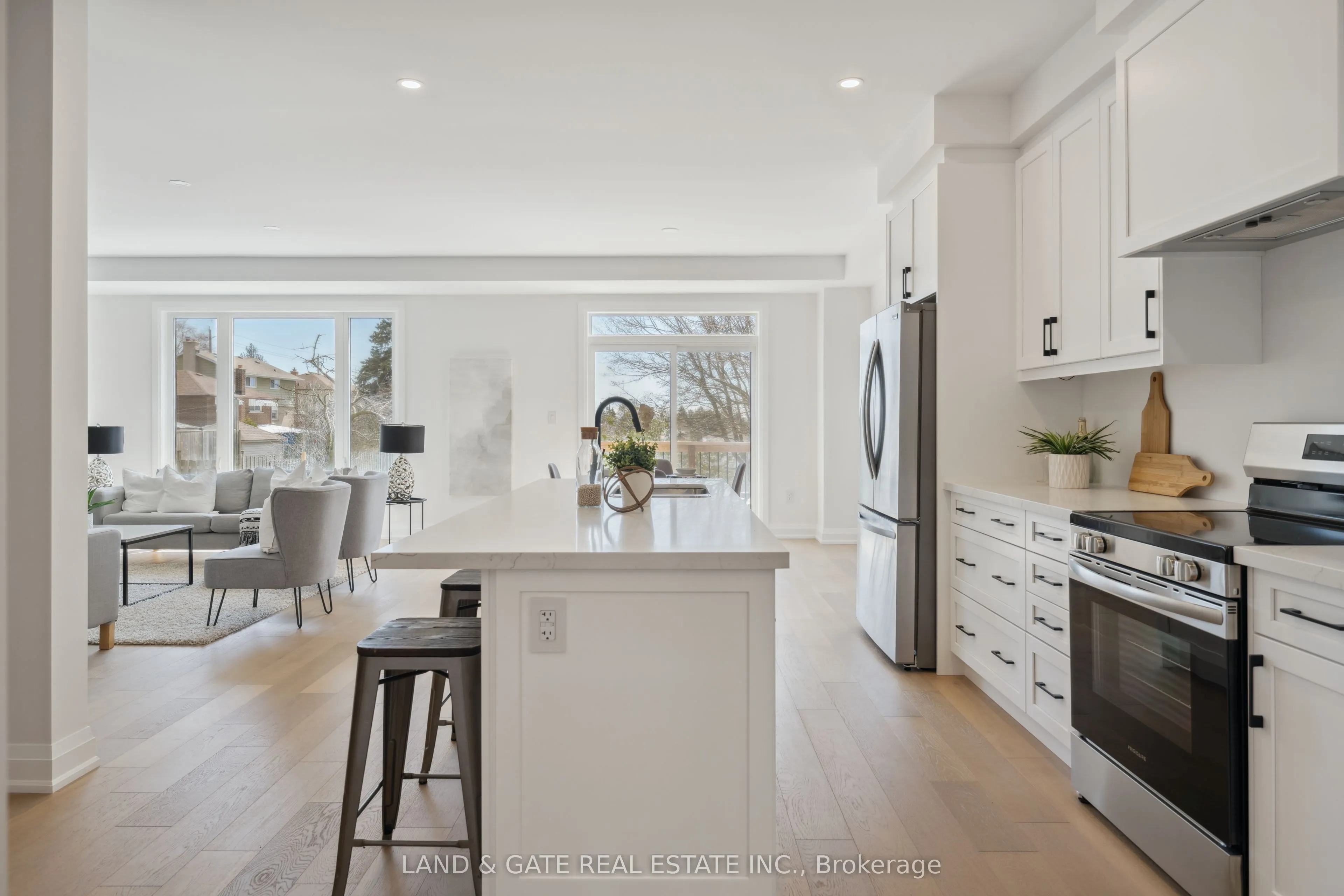 985 Queensdale Avenue