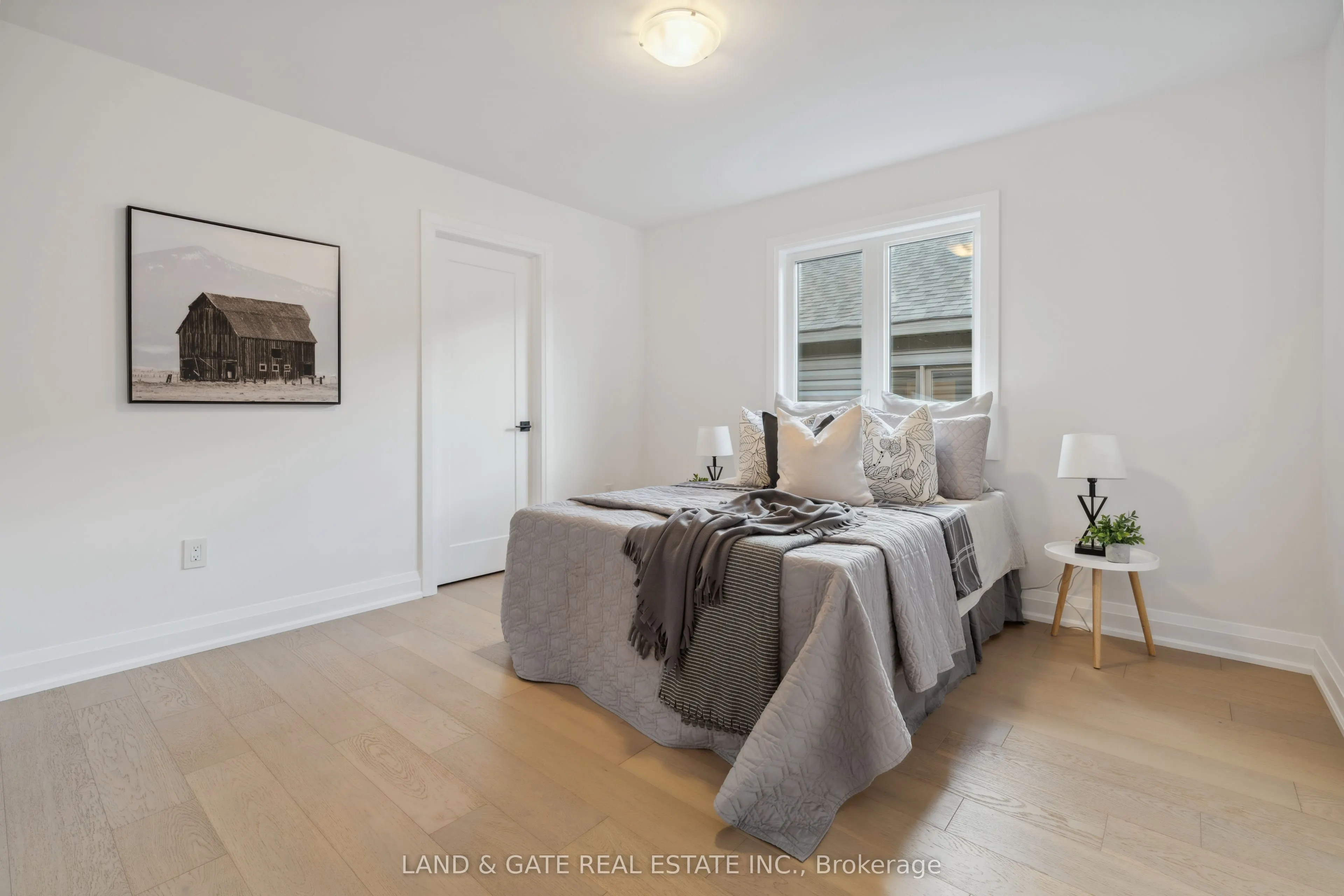 985 Queensdale Avenue