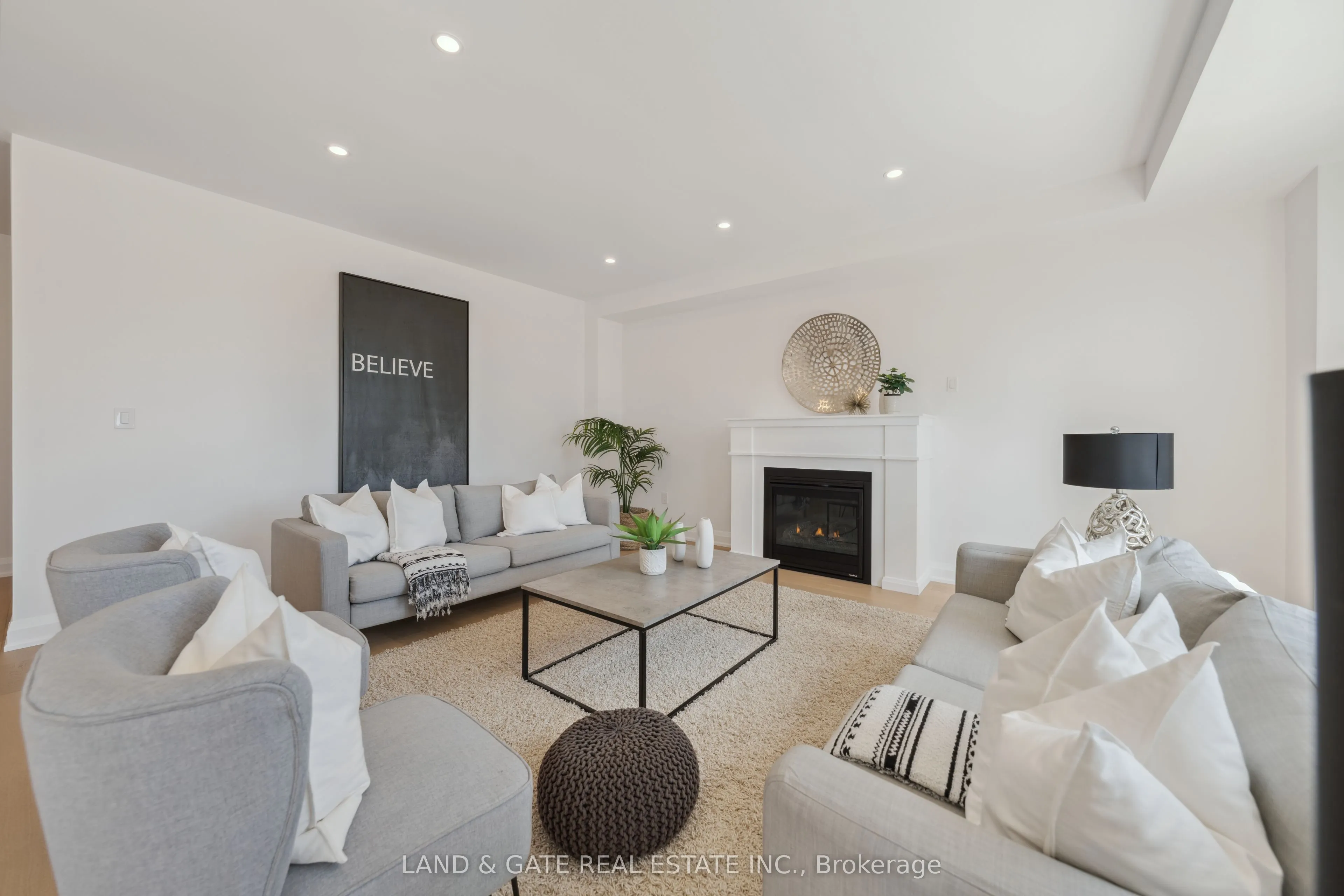 985 Queensdale Avenue