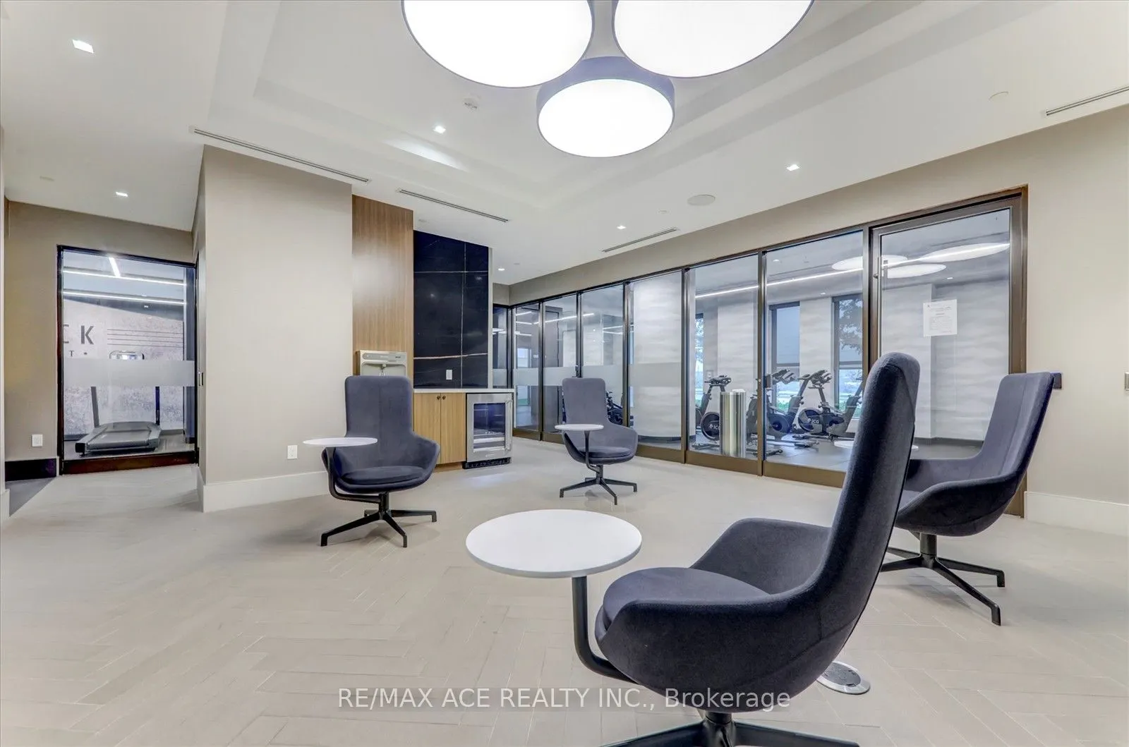 2550 Simcoe Street N, #914