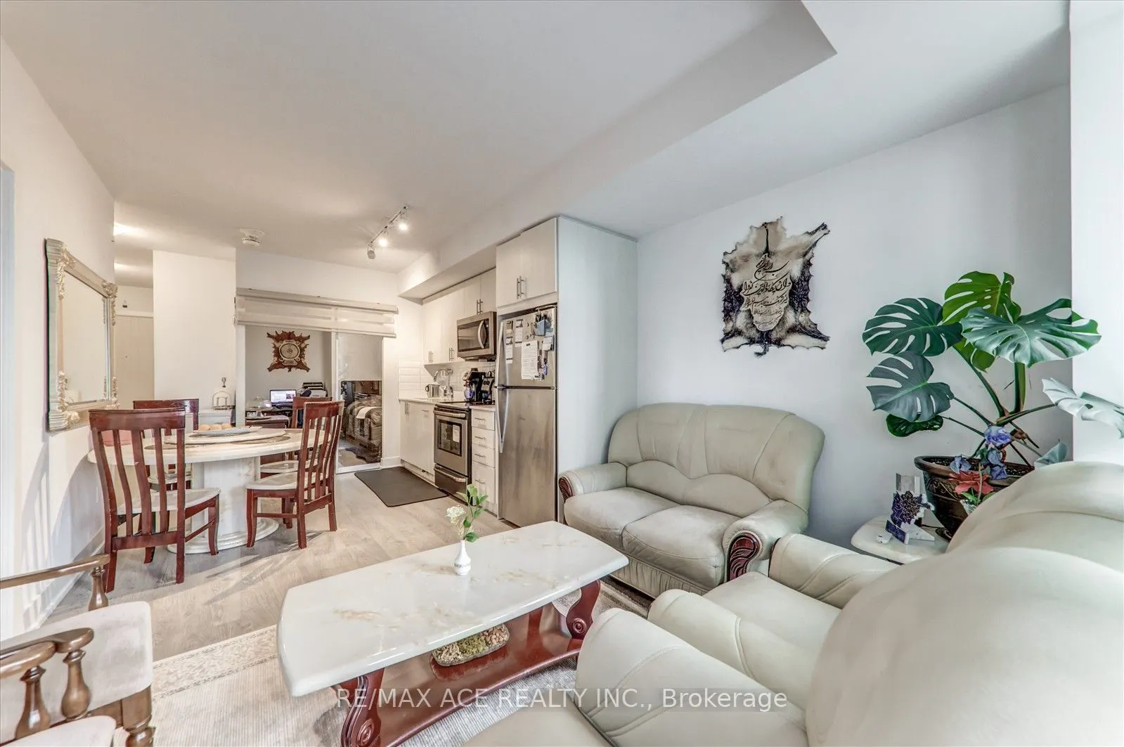 2550 Simcoe Street N, #914
