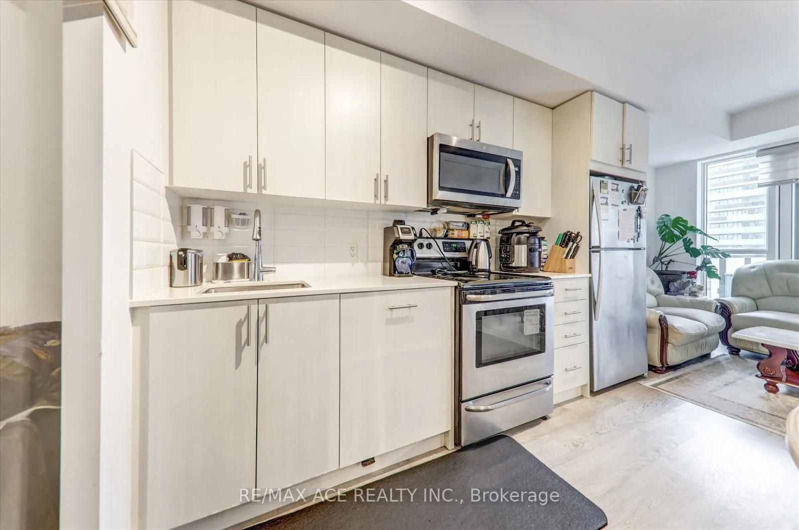 2550 Simcoe Street N, #914