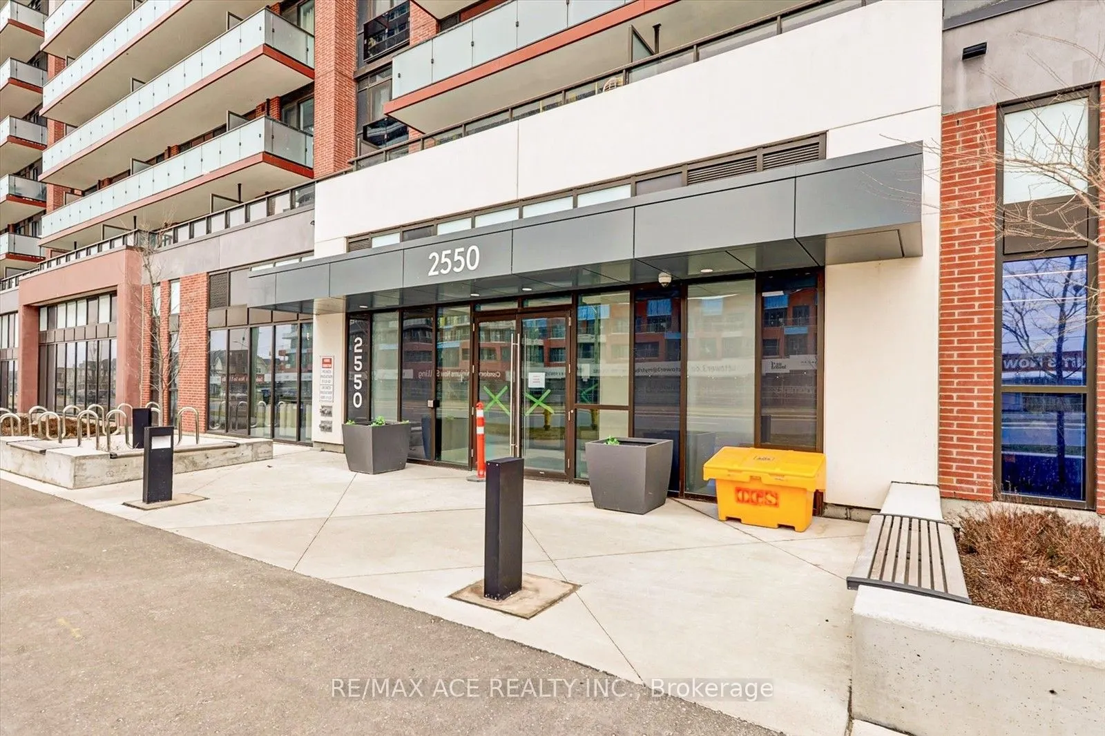 2550 Simcoe Street N, #914
