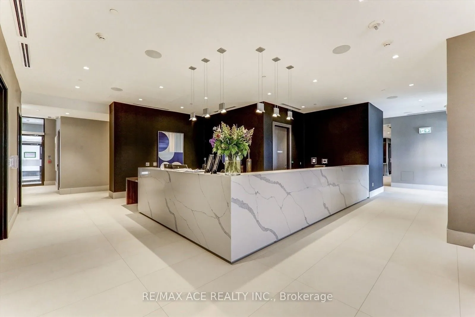 2550 Simcoe Street N, #914