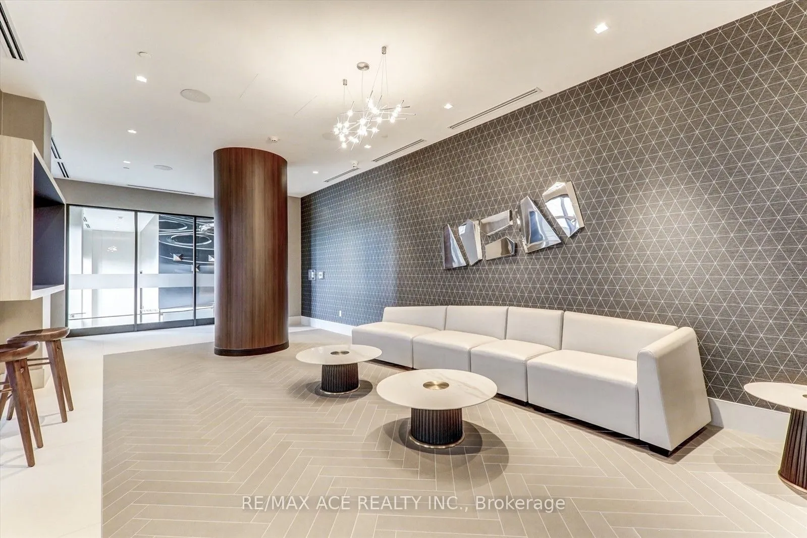 2550 Simcoe Street N, #914
