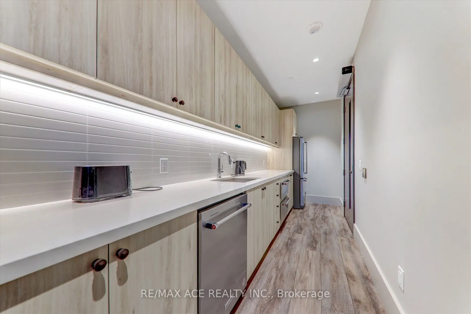 2550 Simcoe Street N, #914
