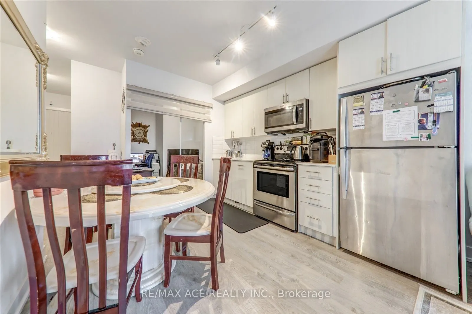 2550 Simcoe Street N, #914