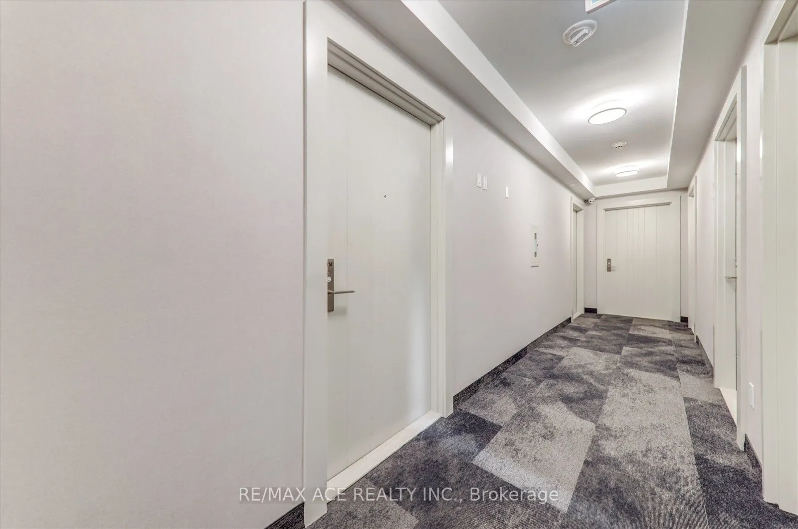 2550 Simcoe Street N, #914