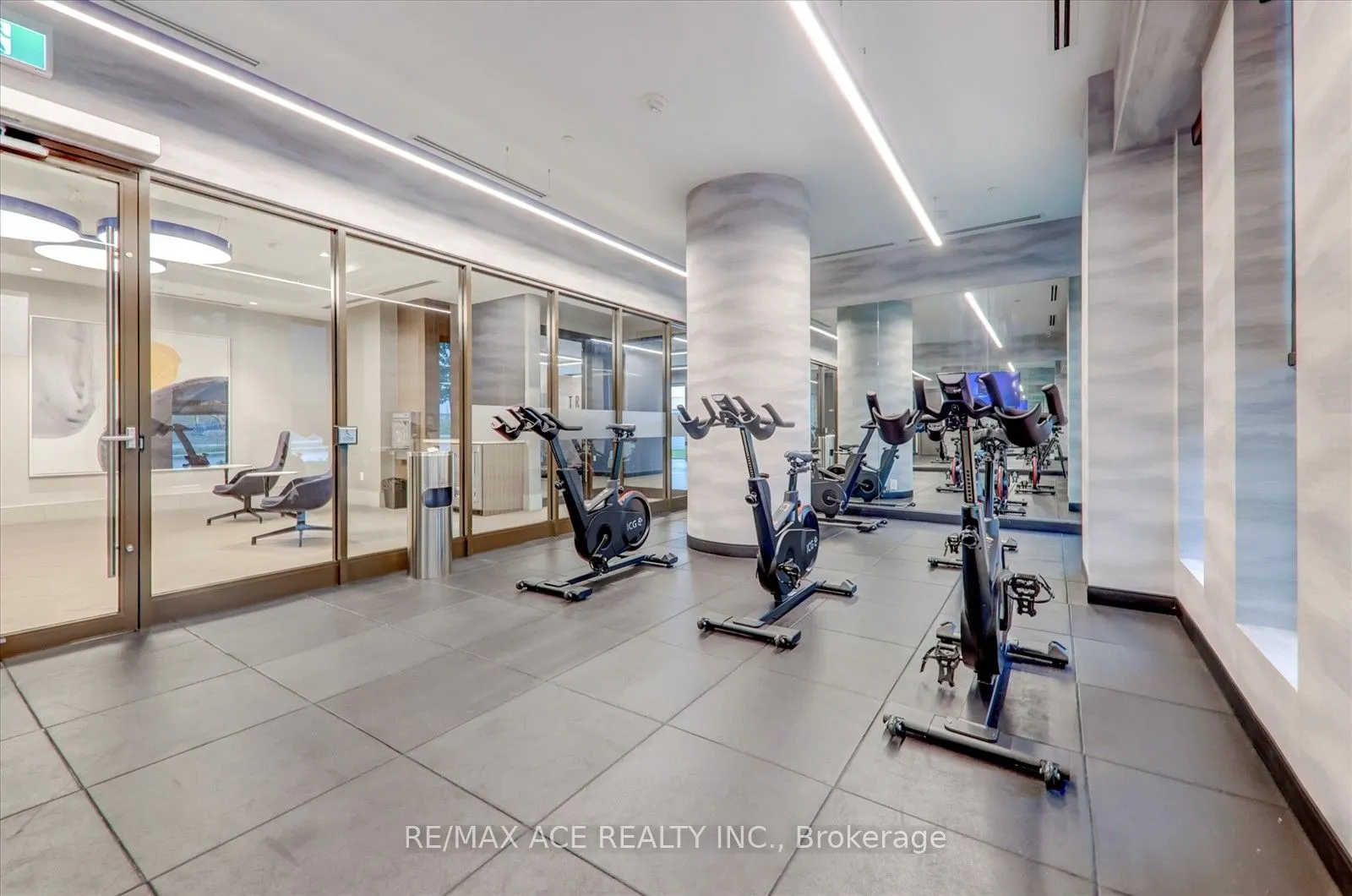 2550 Simcoe Street N, #914