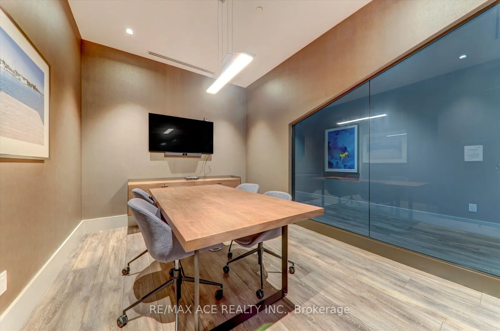 2550 Simcoe Street N, #914