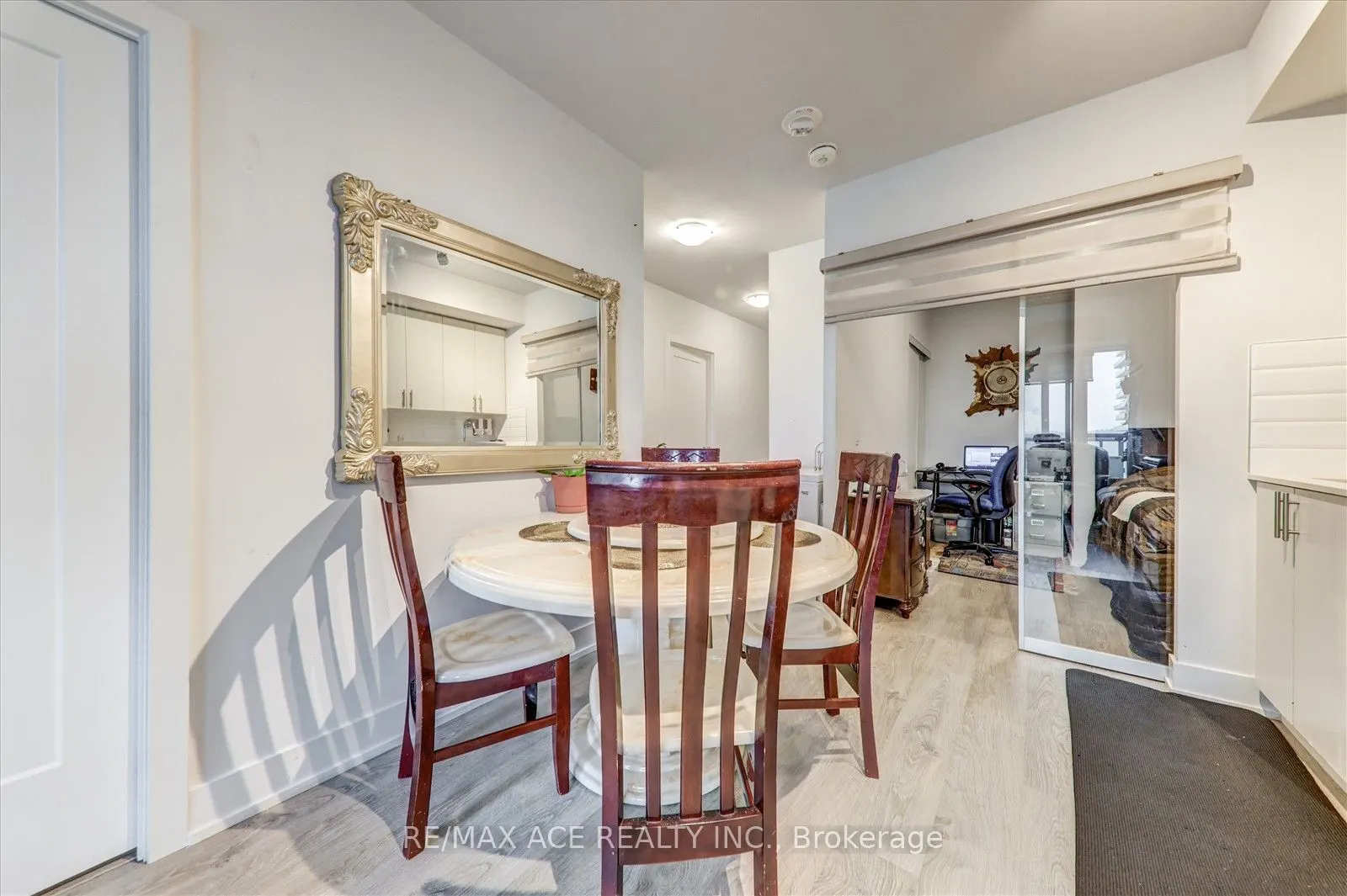 2550 Simcoe Street N, #914