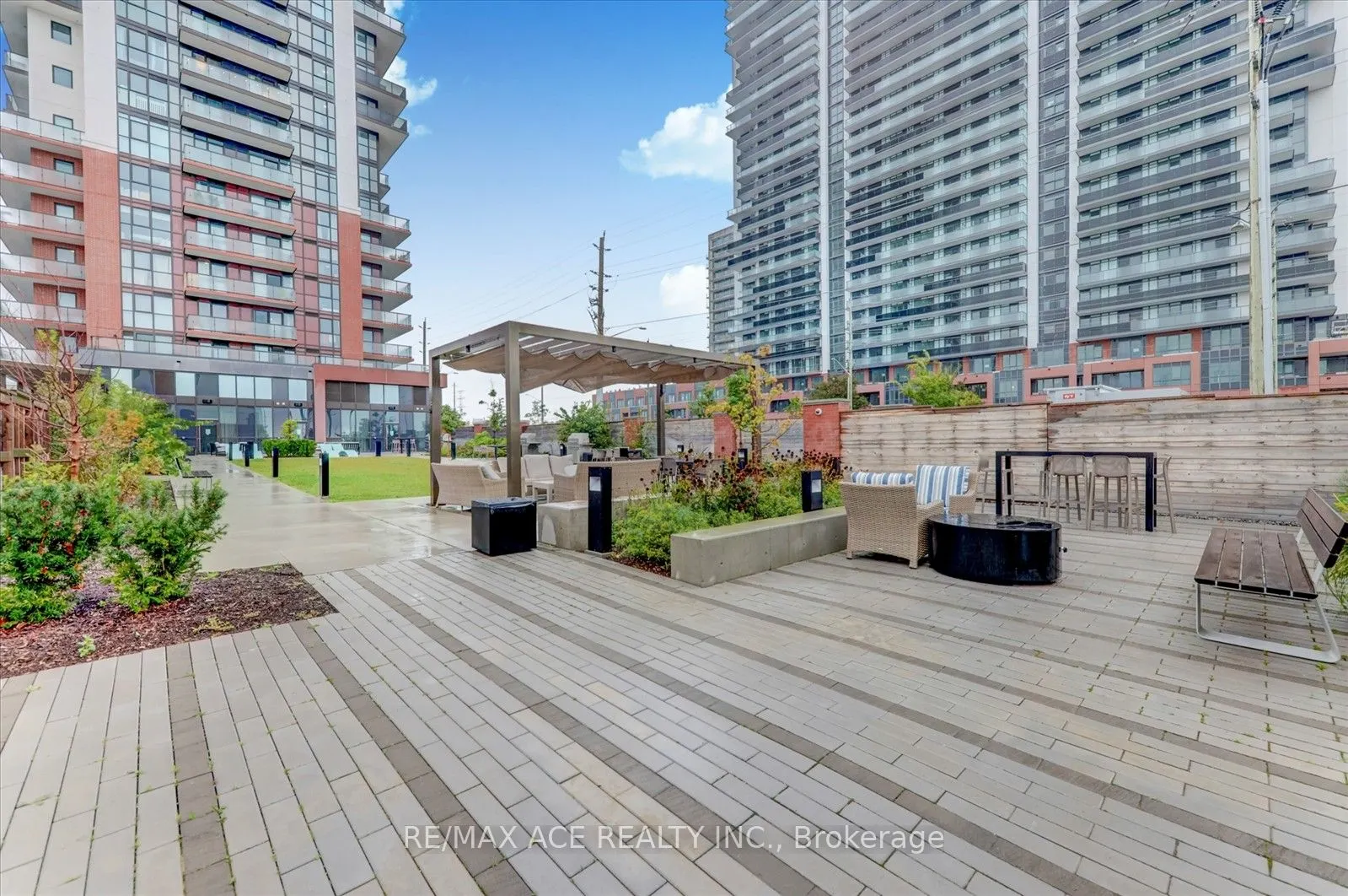 2550 Simcoe Street N, #914