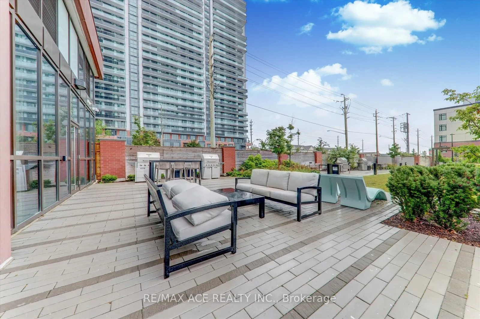 2550 Simcoe Street N, #914