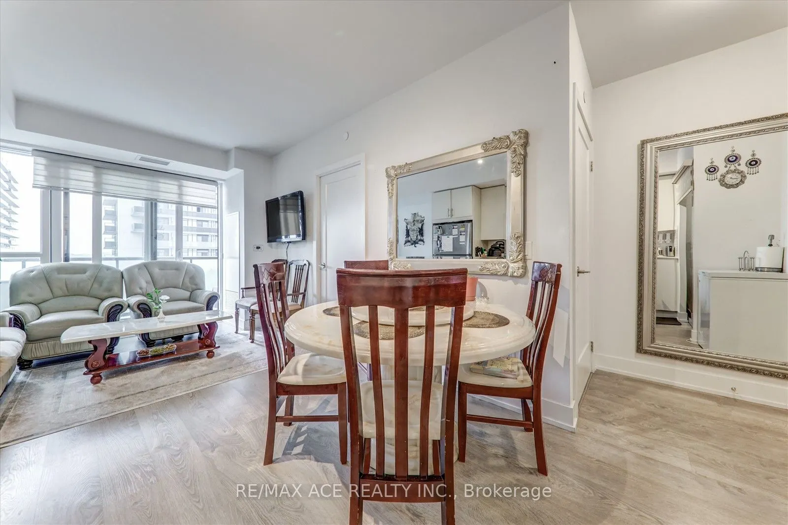2550 Simcoe Street N, #914