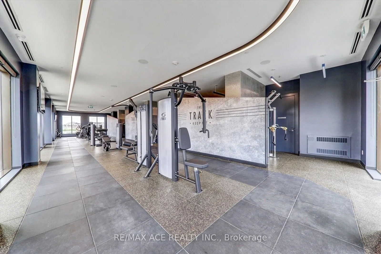 2550 Simcoe Street N, #914