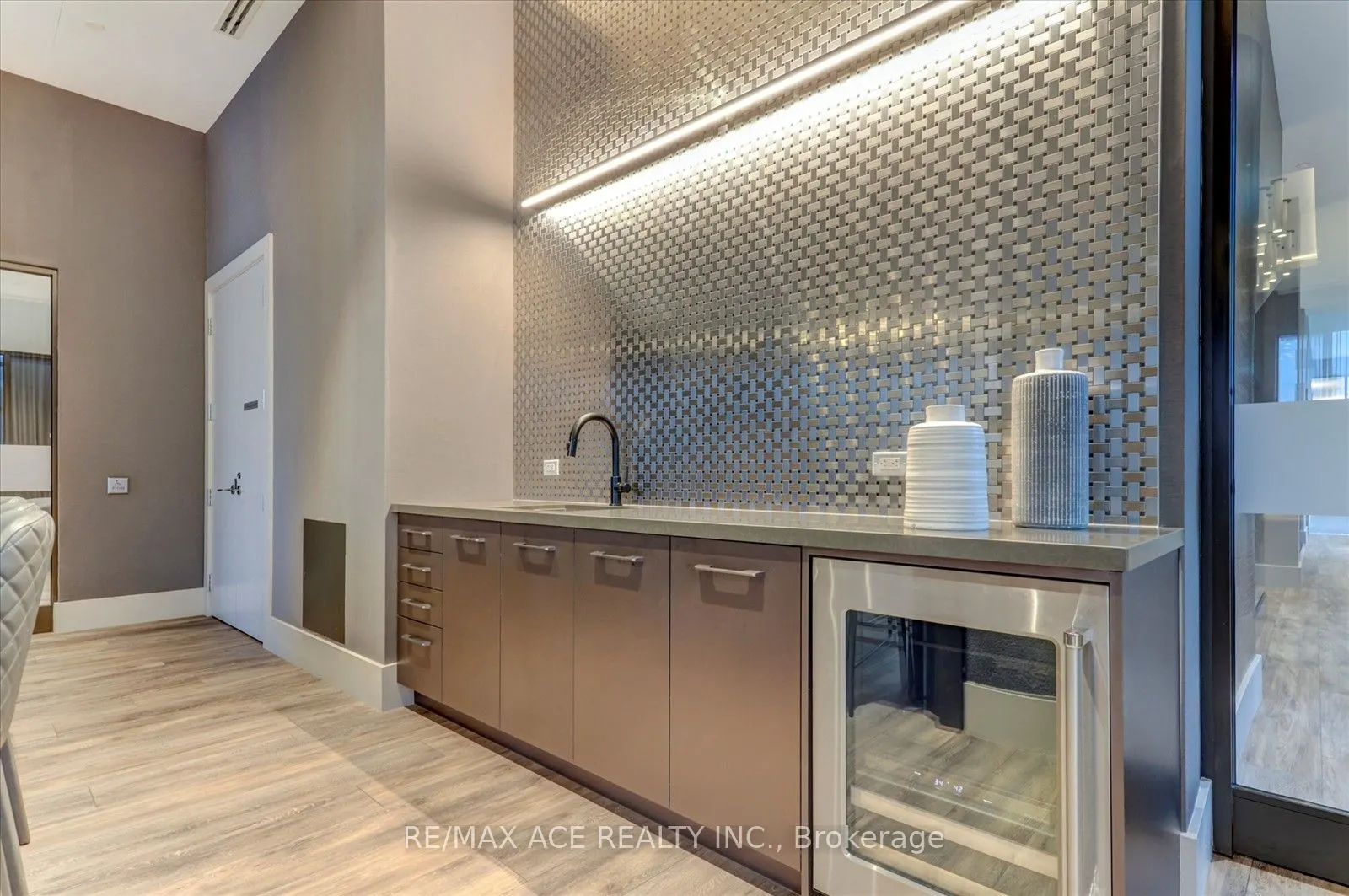 2550 Simcoe Street N, #914