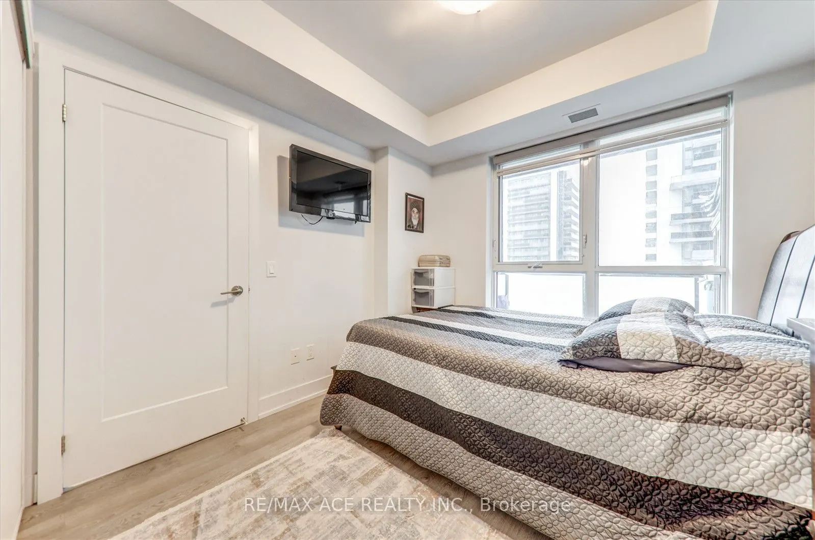 2550 Simcoe Street N, #914
