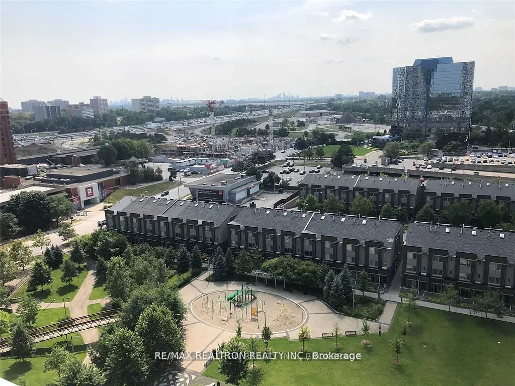 181 Village Green Square, #1516