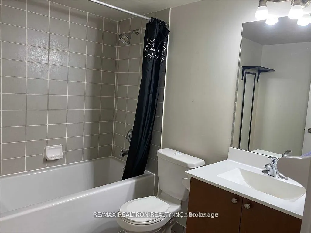 181 Village Green Square, #1516