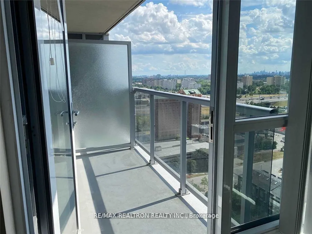 181 Village Green Square, #1516