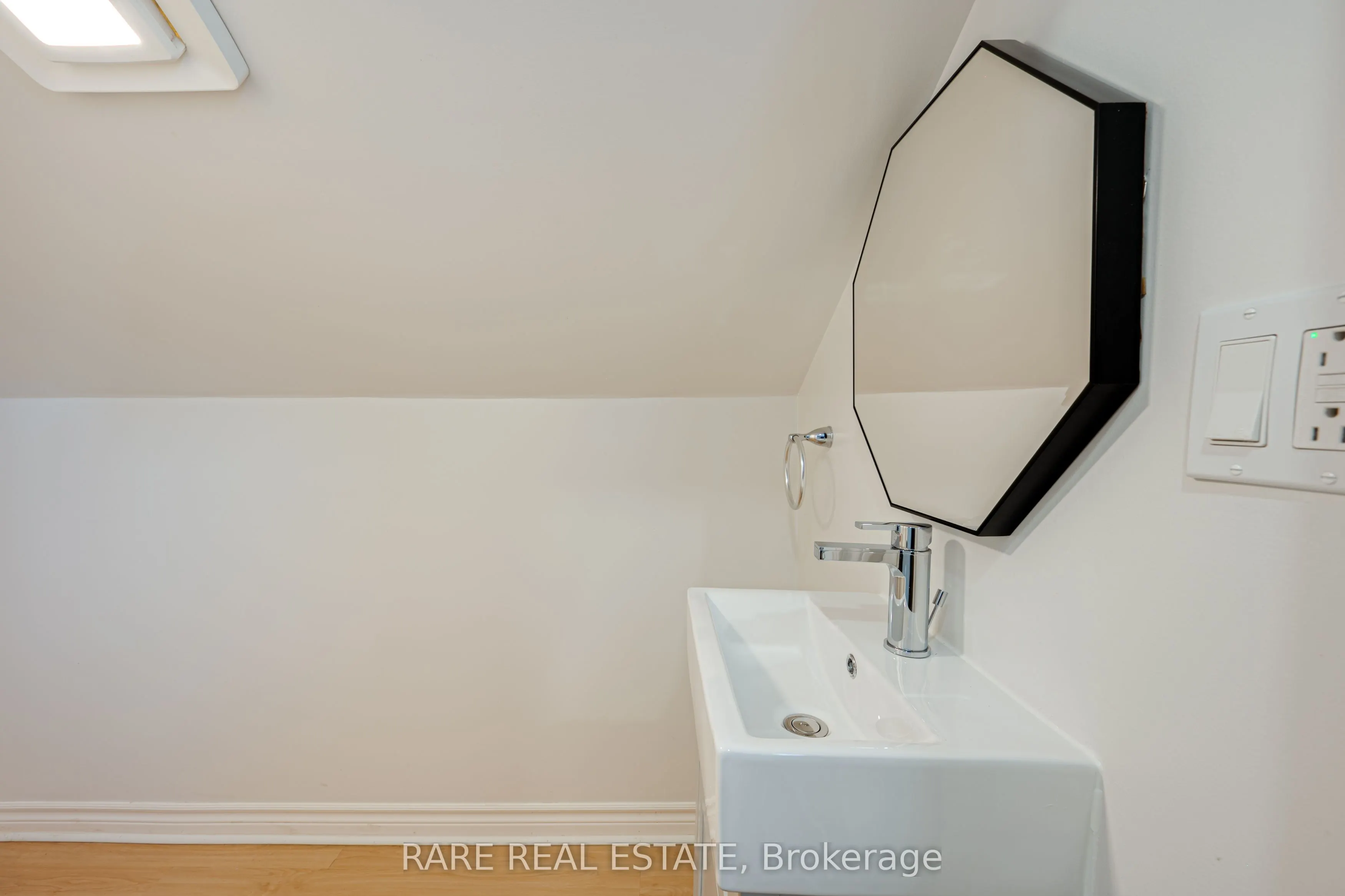 210 Albert Street, #2