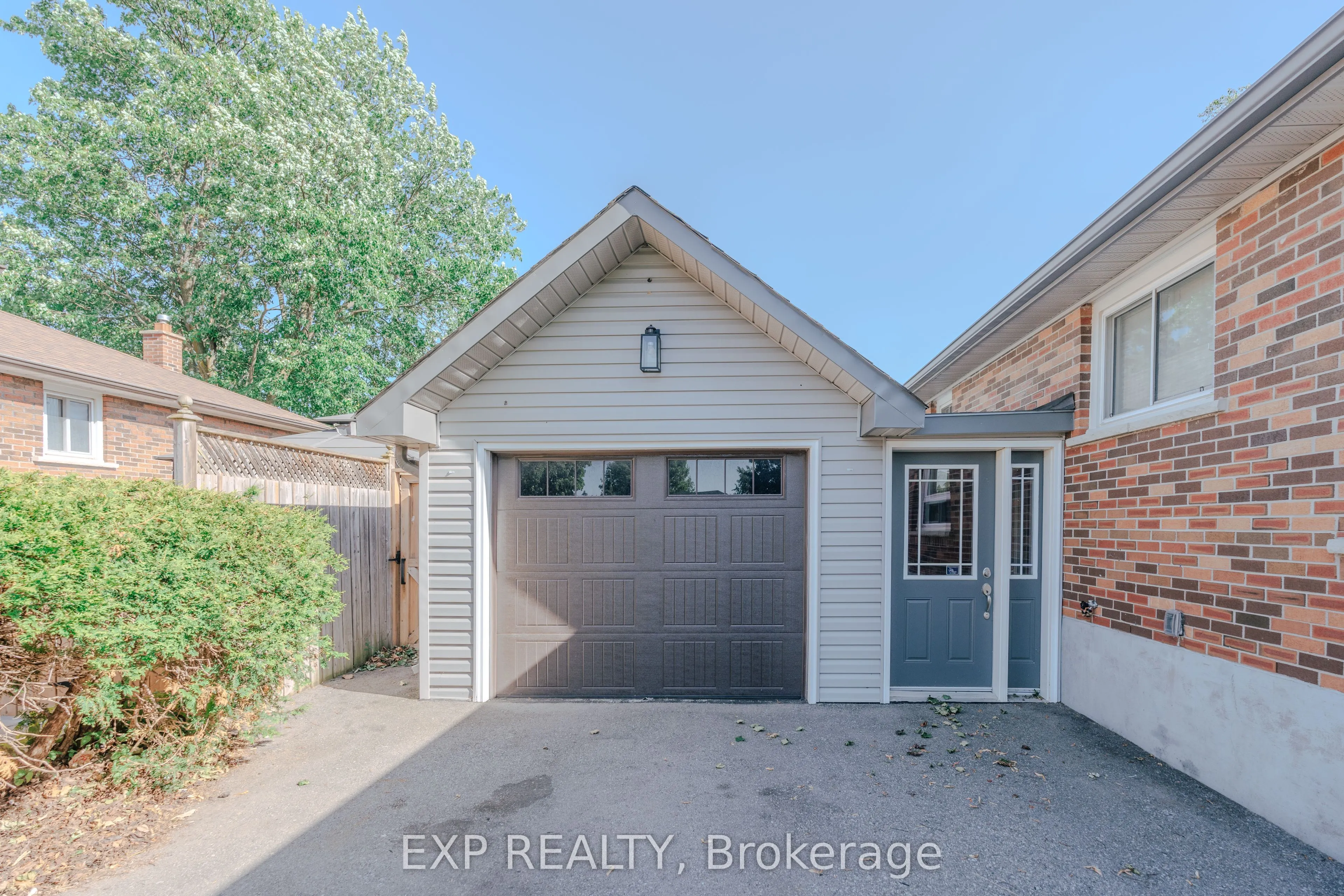 39 Seneca Avenue