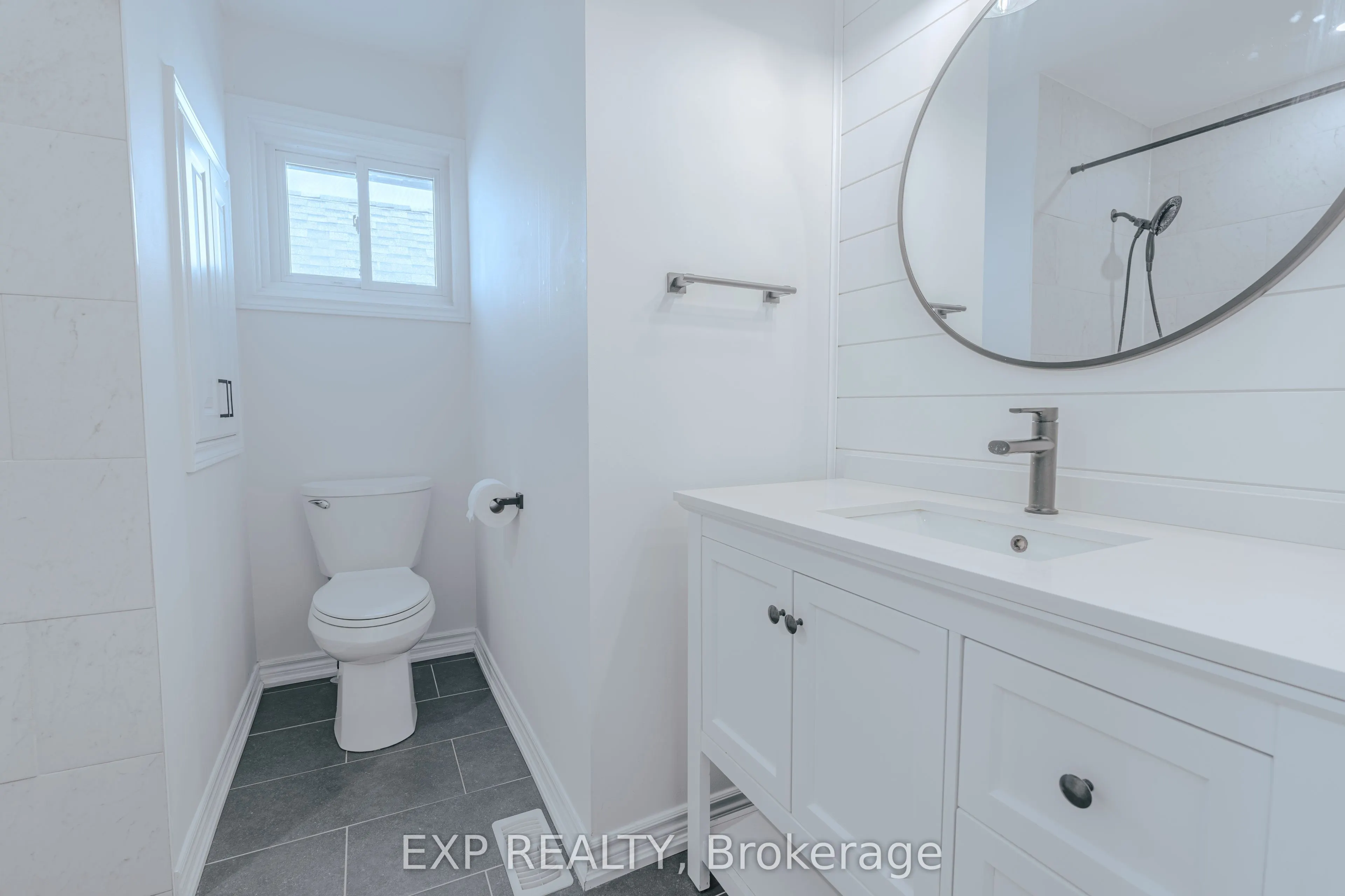 39 Seneca Avenue