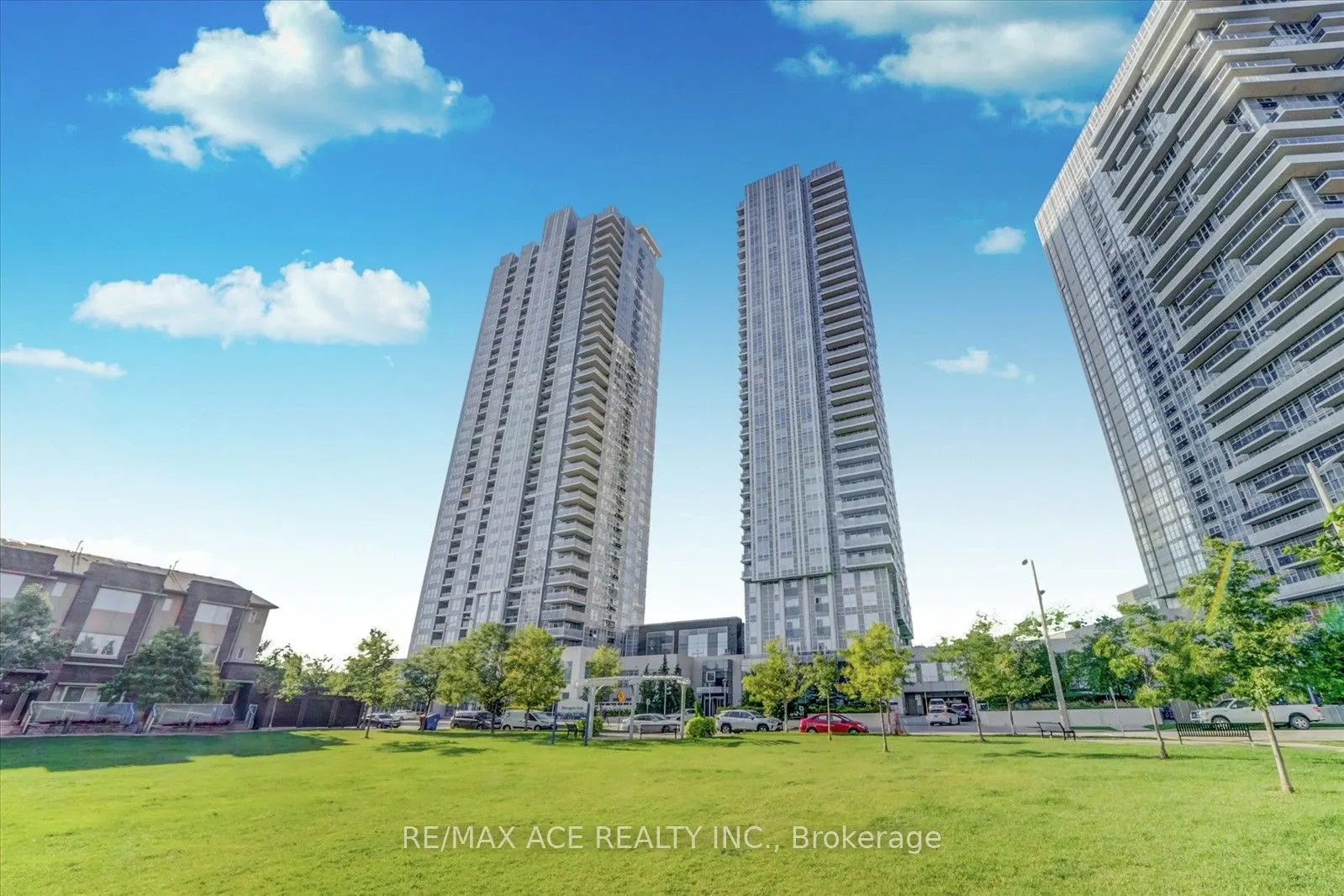275 Village Green Square, #1323