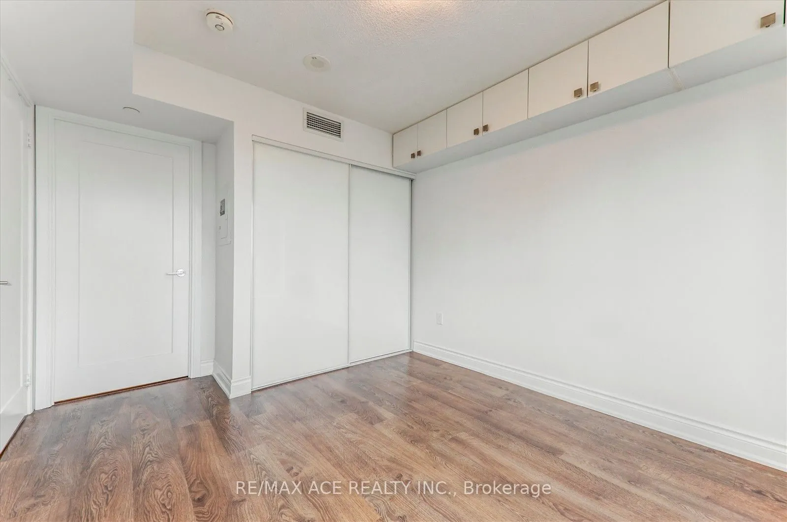 275 Village Green Square, #1323
