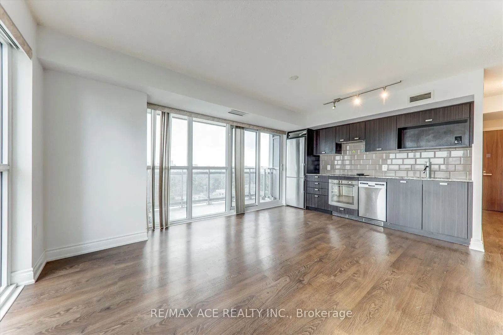275 Village Green Square, #1323