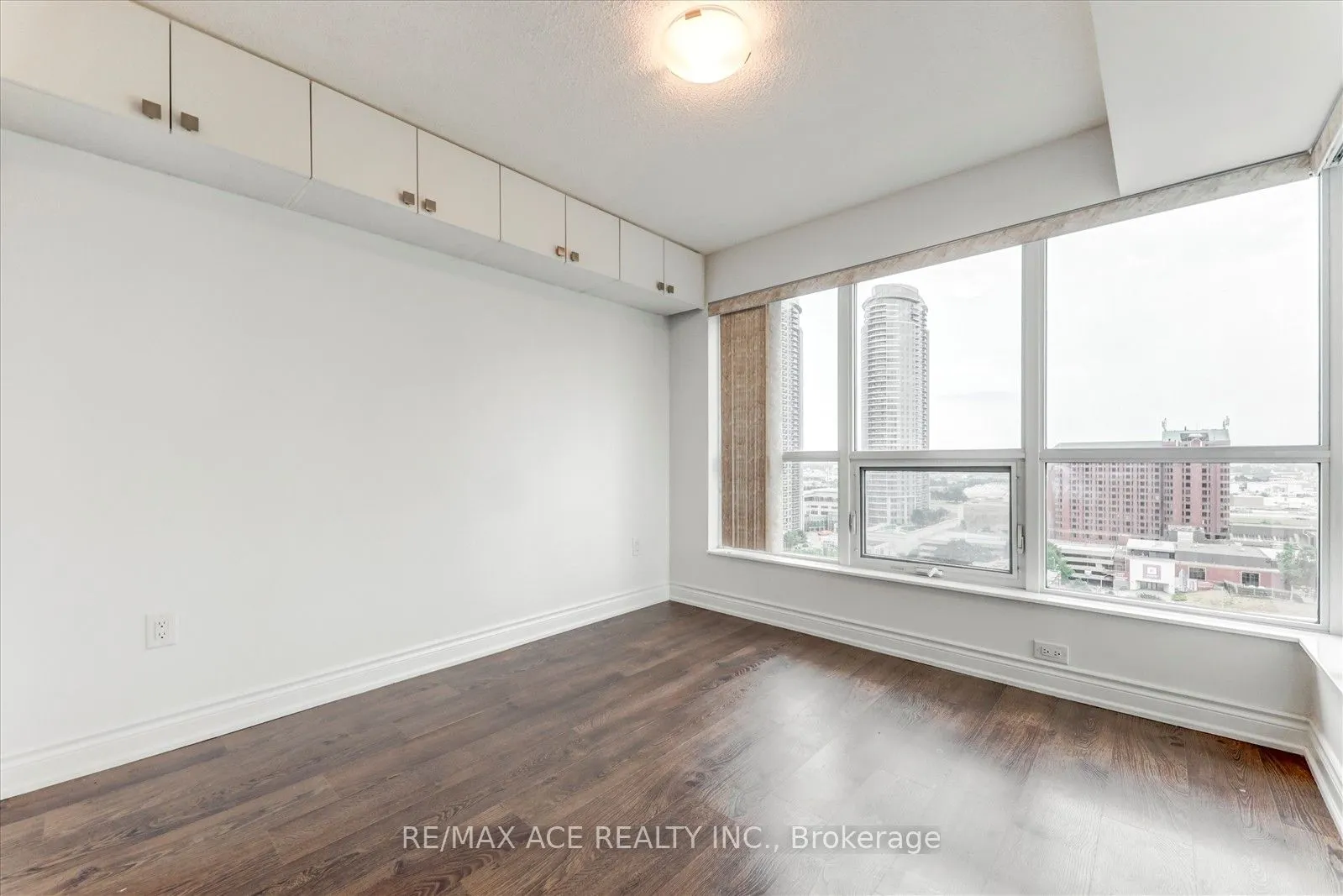 275 Village Green Square, #1323