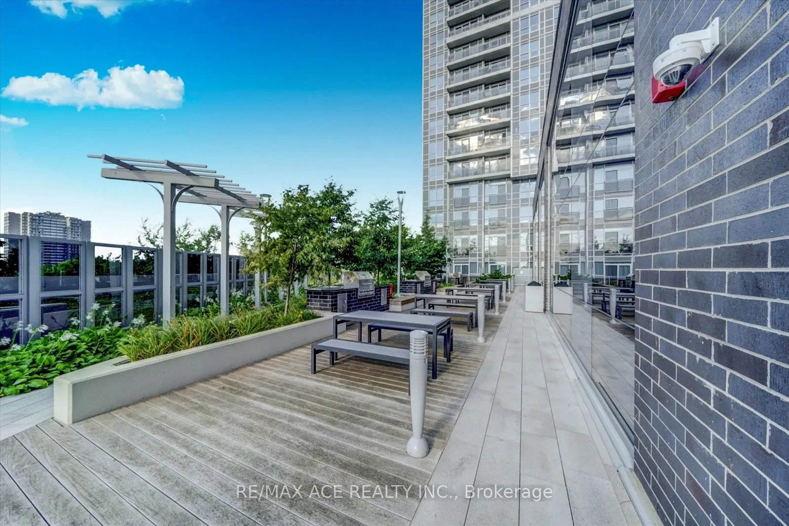 275 Village Green Square, #1323