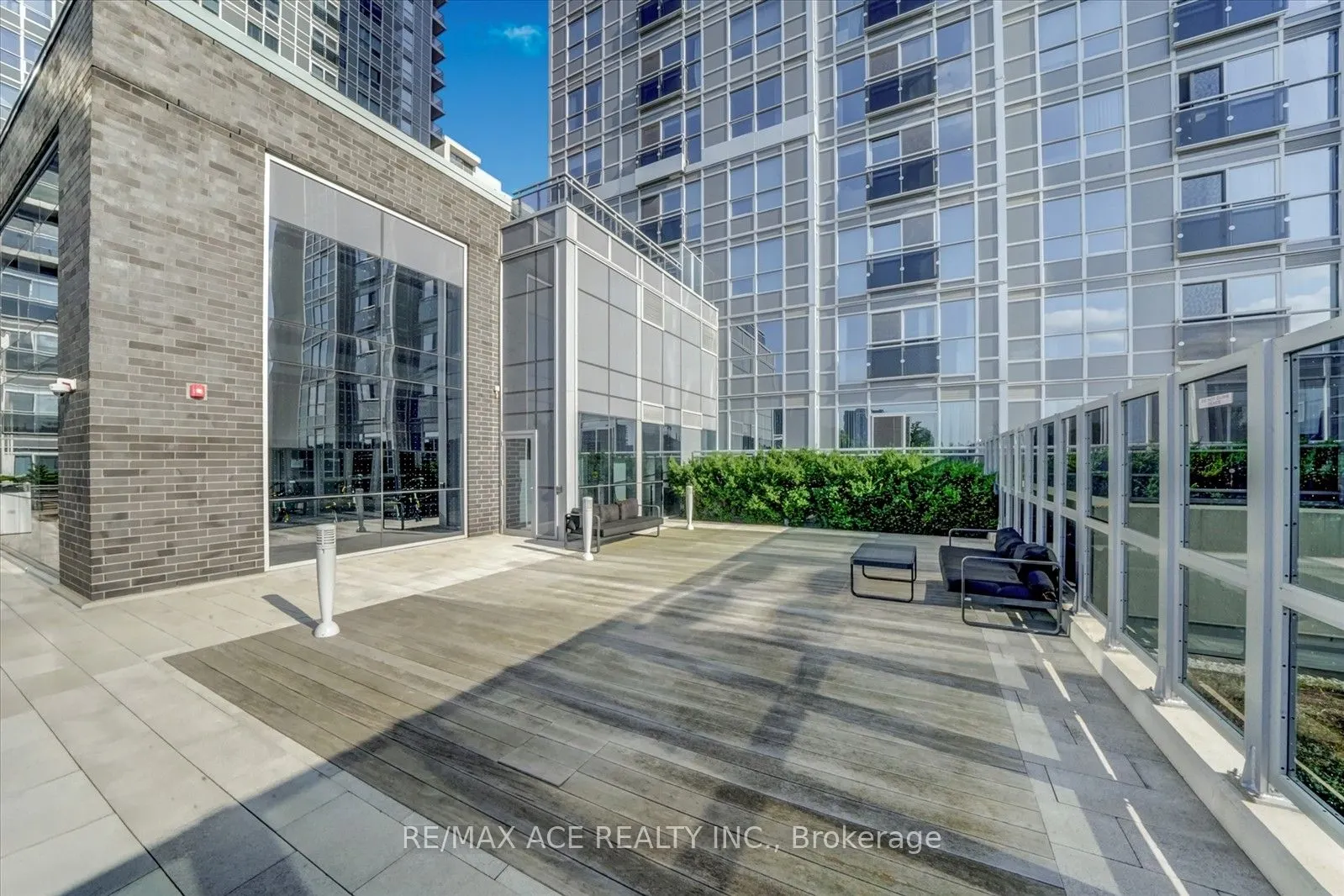 275 Village Green Square, #1323